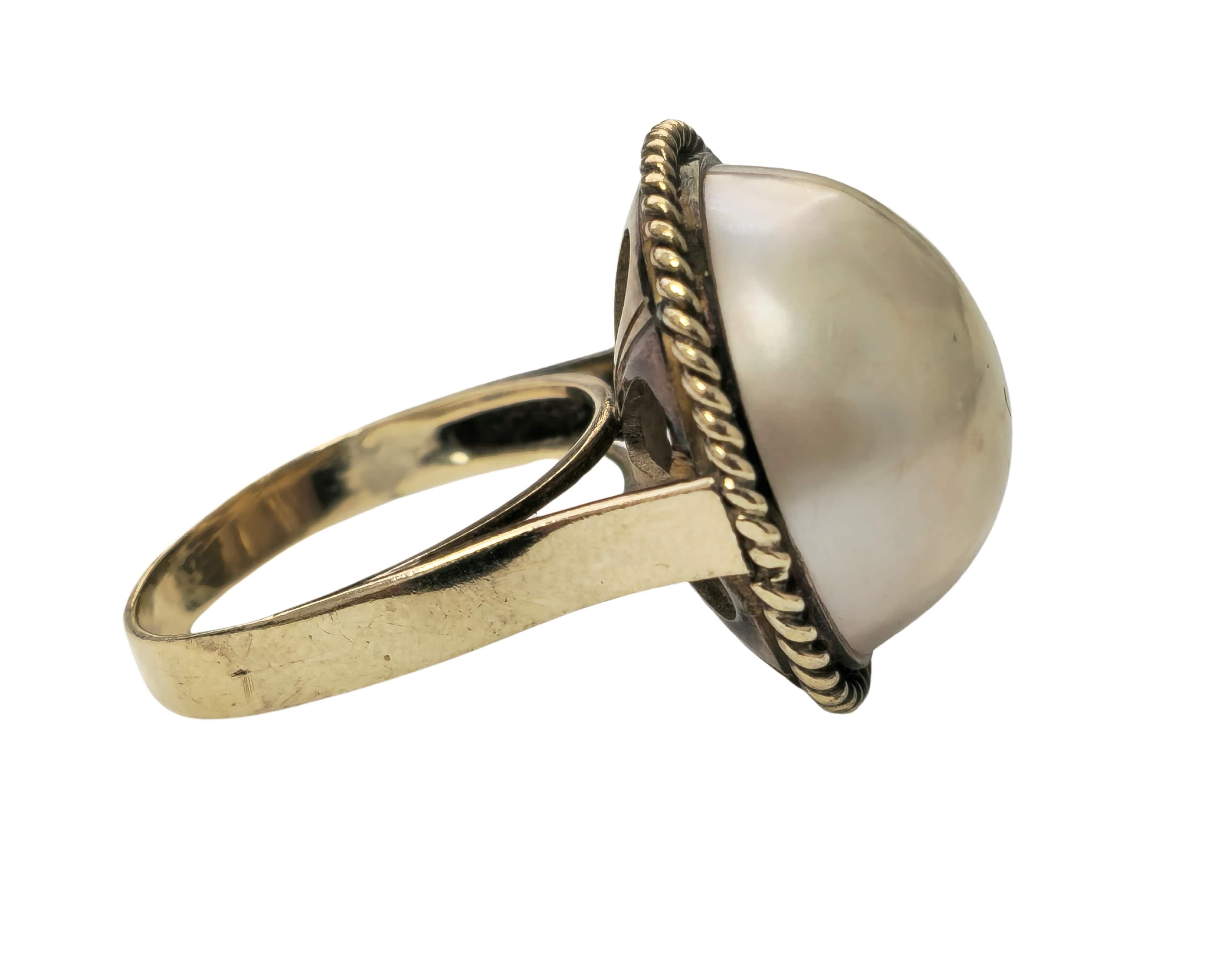 Taille ronde Bague en or jaune 13 carats sertie de perles en vente