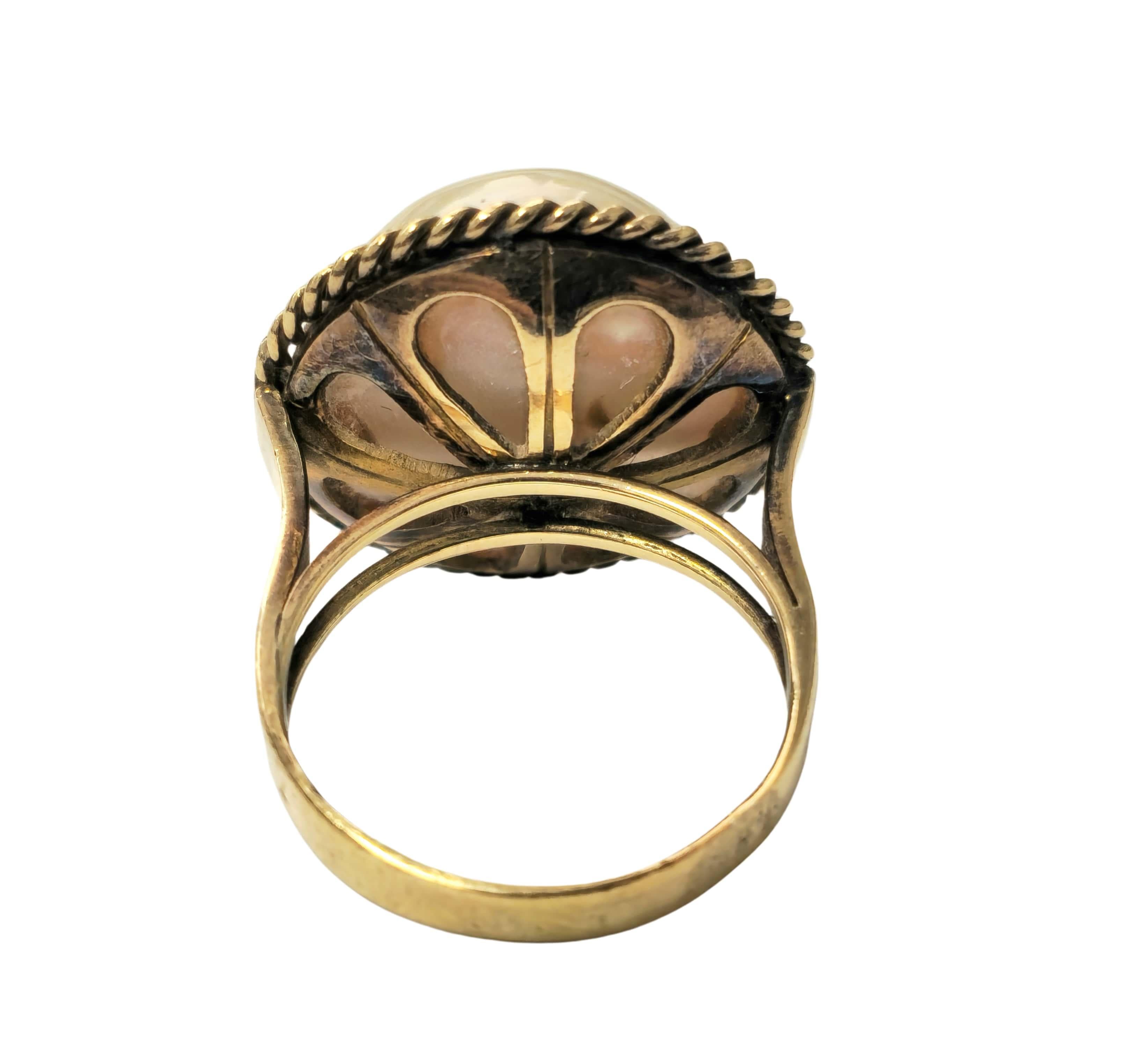 Bague en or jaune 13 carats sertie de perles Excellent état - En vente à Miami, FL