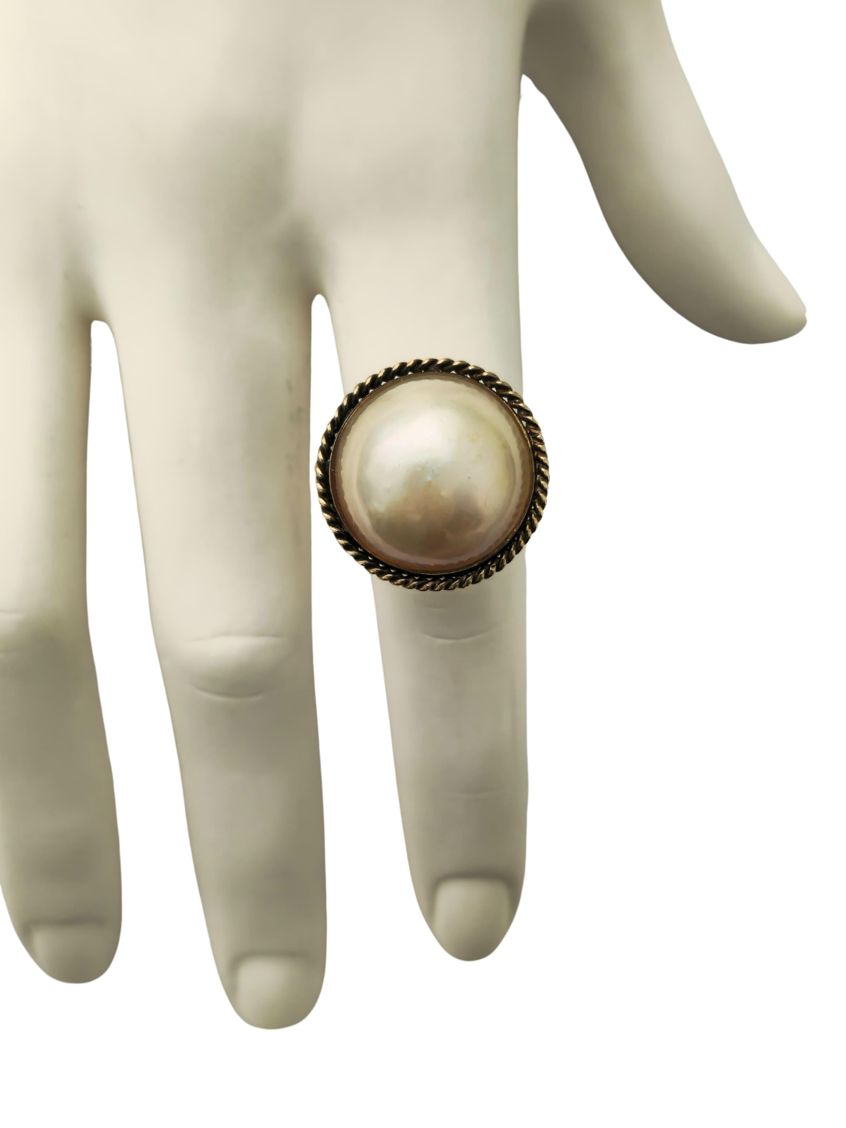 Bague en or jaune 13 carats sertie de perles Pour femmes en vente