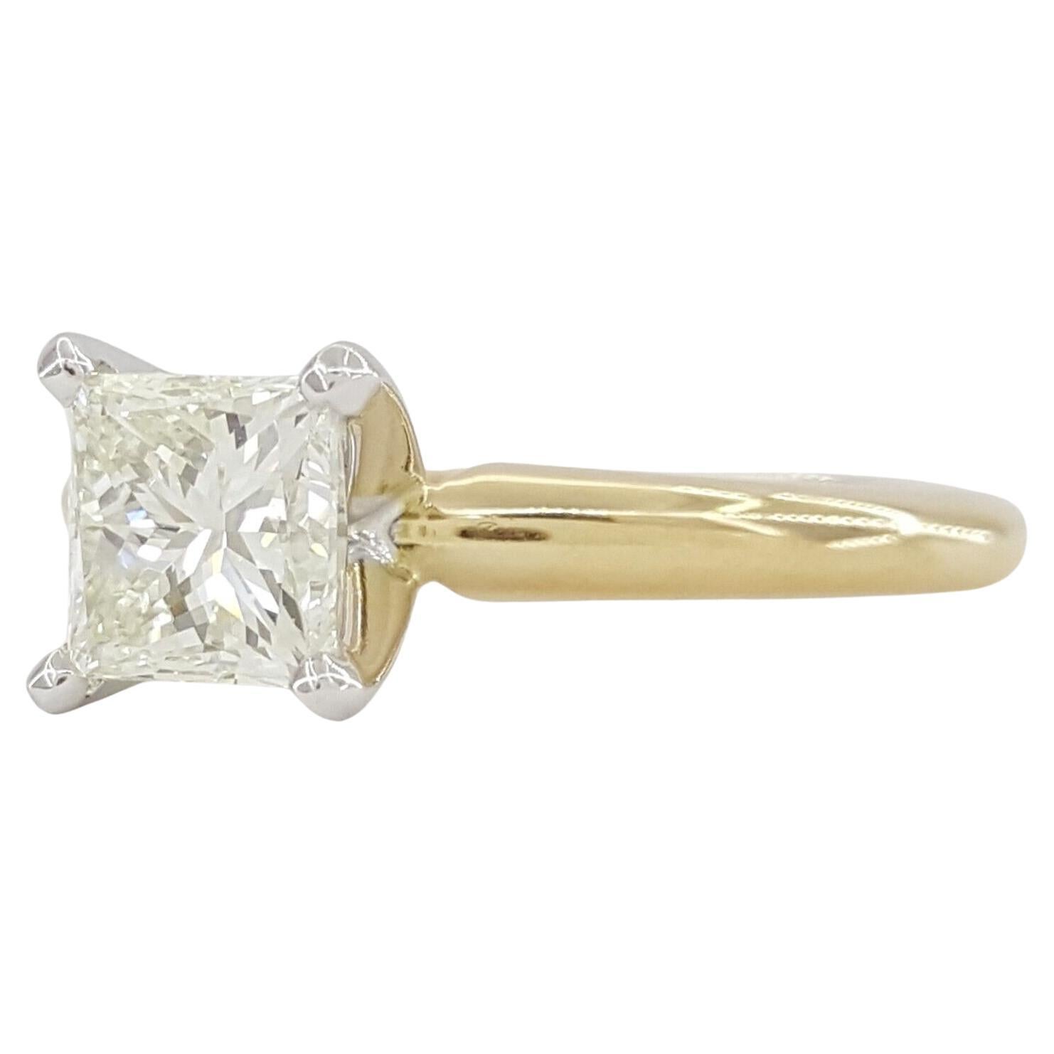 Modern 1.3 Carat Princess Brilliant Diamond Ring For Sale