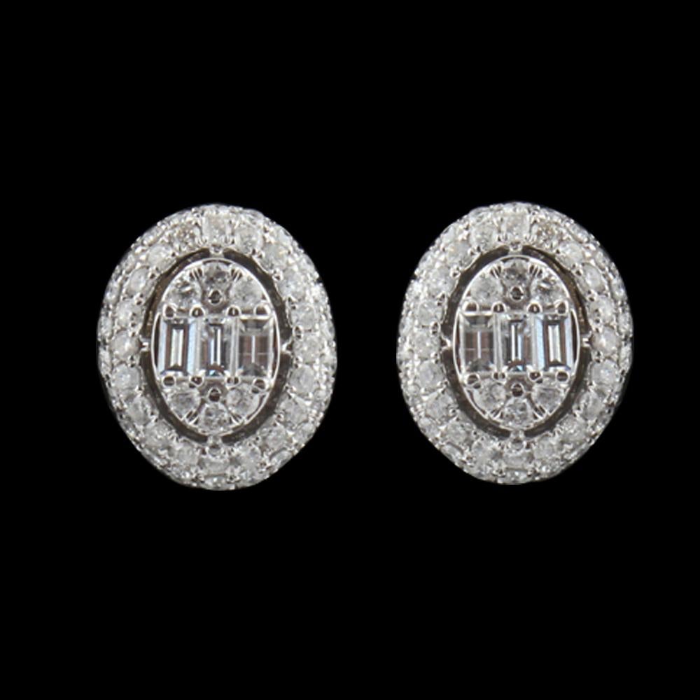 Modern 1.3 Carat SI/HI Baguette Round Diamond Stud Earrings 18 Karat White Gold Jewelry For Sale