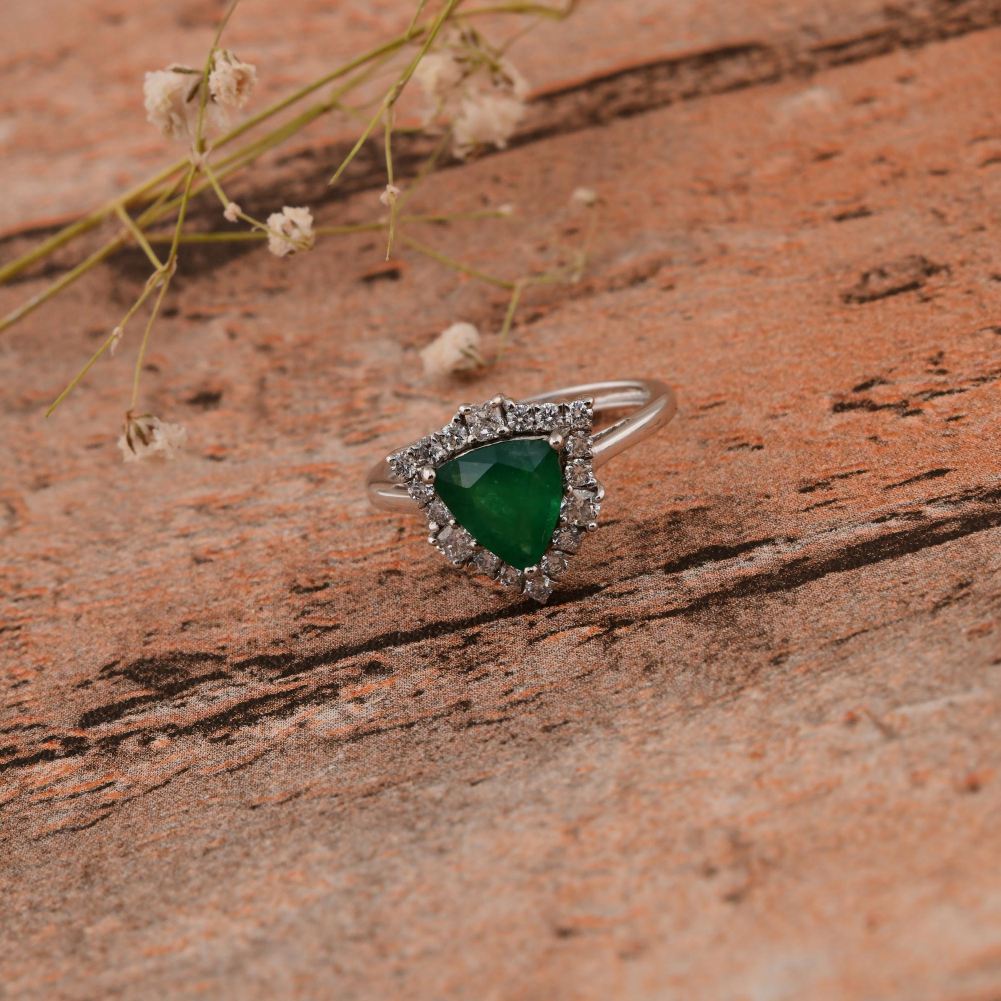 1.3 Carat Trillion Zambian Emerald Ring 0.50 Ct SI/H Diamond 14 Karat White Gold In New Condition For Sale In Diera, Dubai