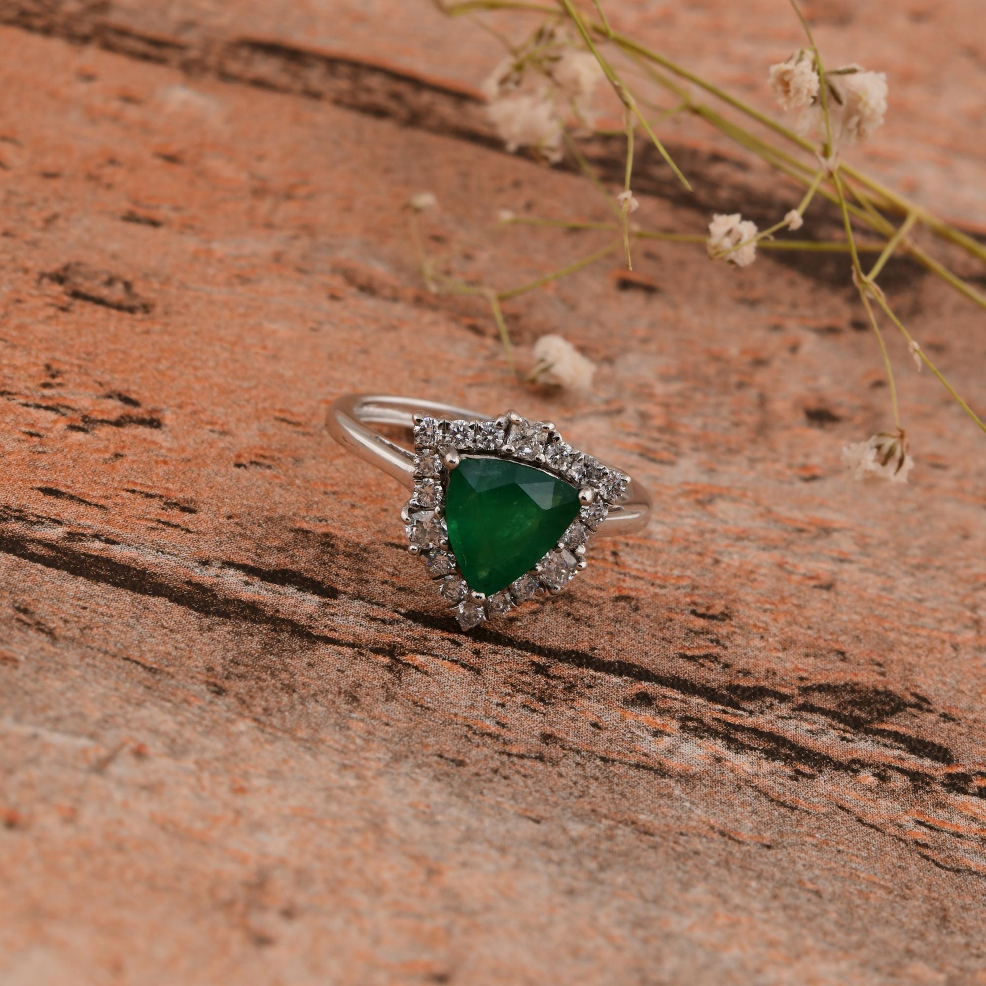 Women's 1.3 Carat Trillion Zambian Emerald Ring 0.50 Ct SI/H Diamond 14 Karat White Gold For Sale