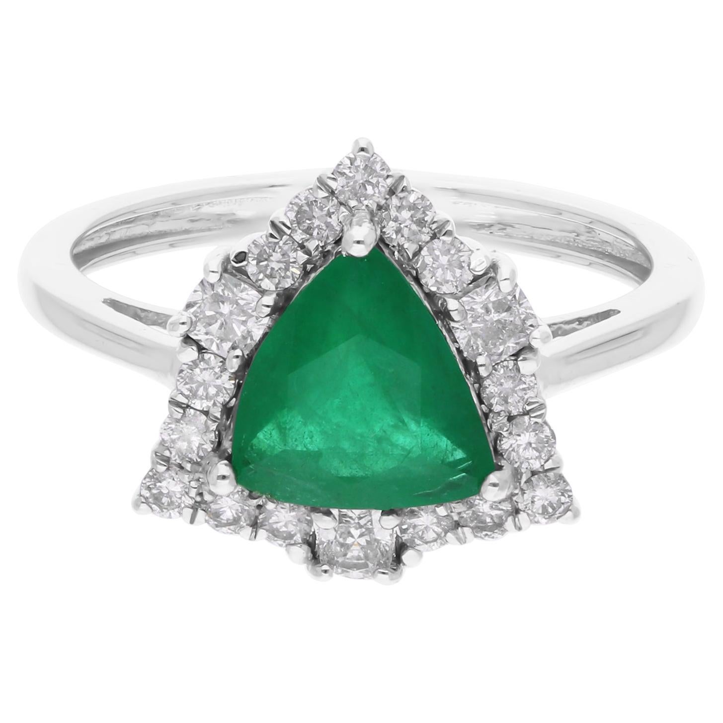 Anello con smeraldo dello Zambia da 1,3 carati e trilione 0,50 carati di diamante SI/H in oro bianco 14 carati in vendita