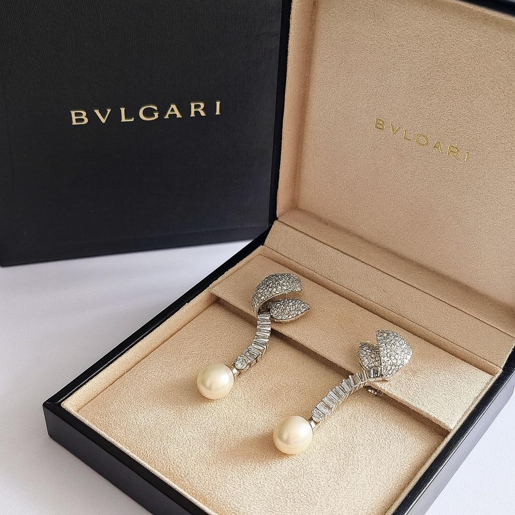 Pendientes Colgantes Bulgari de Platino, Diamantes y Perlas del Mar del Sur de los años 50

Raro y magnífico par de pendientes de alta joyería Bulgari vintage, elaborados en platino hacia la década de 1950, diseñados en un estilo de cascada