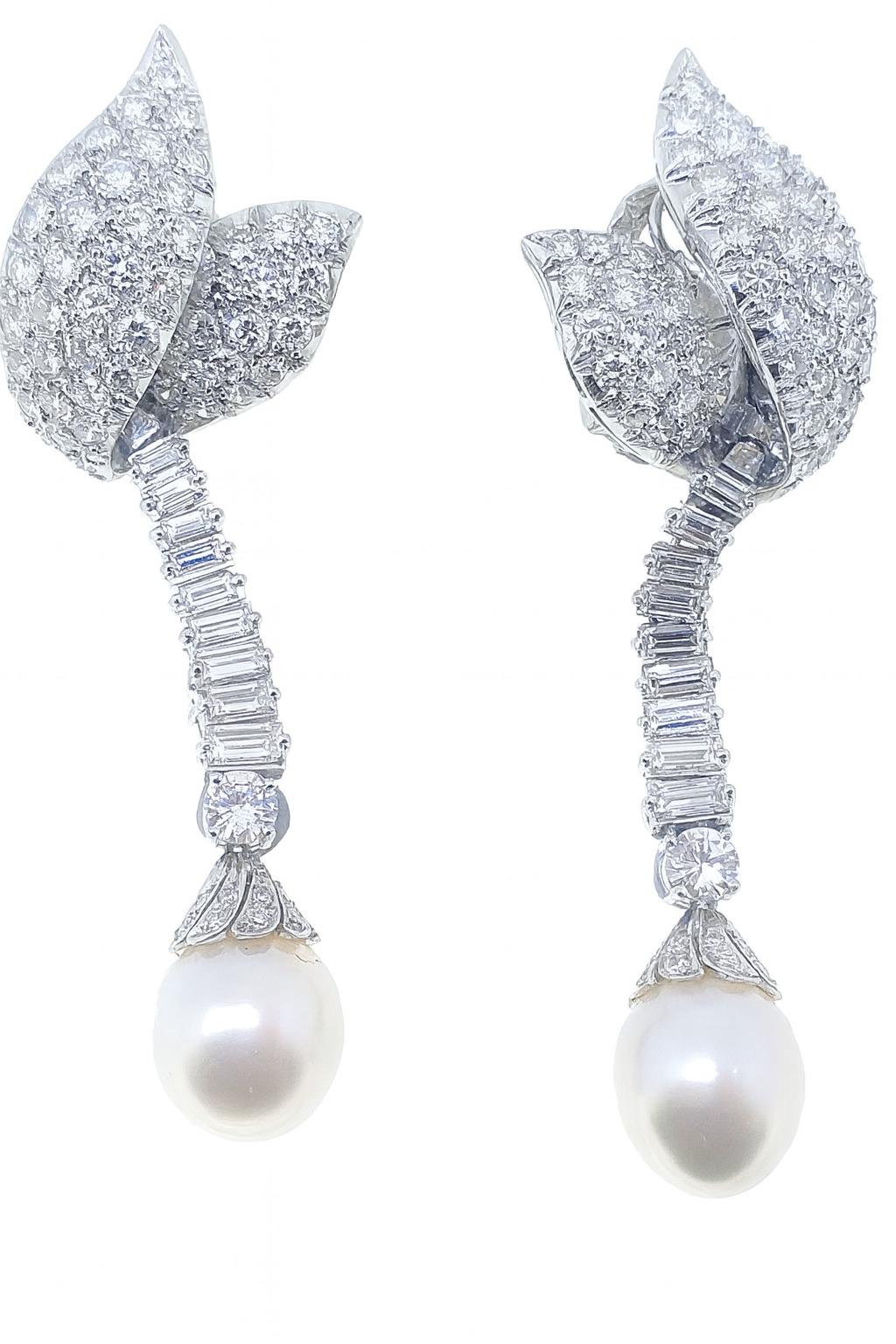 Pendientes Bulgari Vintage de los años 50 de diamantes en platino y perlas del Mar del Sur de 13 quilates Corte redondo en venta