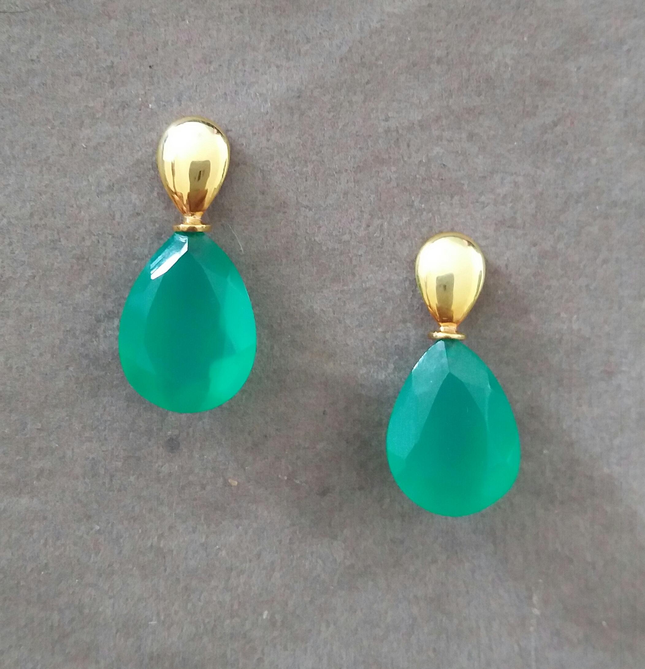 Simple Chic Earrings  made of 2 Faceted Pear Shape Natural Green Onyx measuring 12 x 16 mm and weighing 13 carats suspended from 2 plain yellow gold elements in a flat drop shapes.

In 1978 our workshop started in Italy to make simple-chic Art Deco