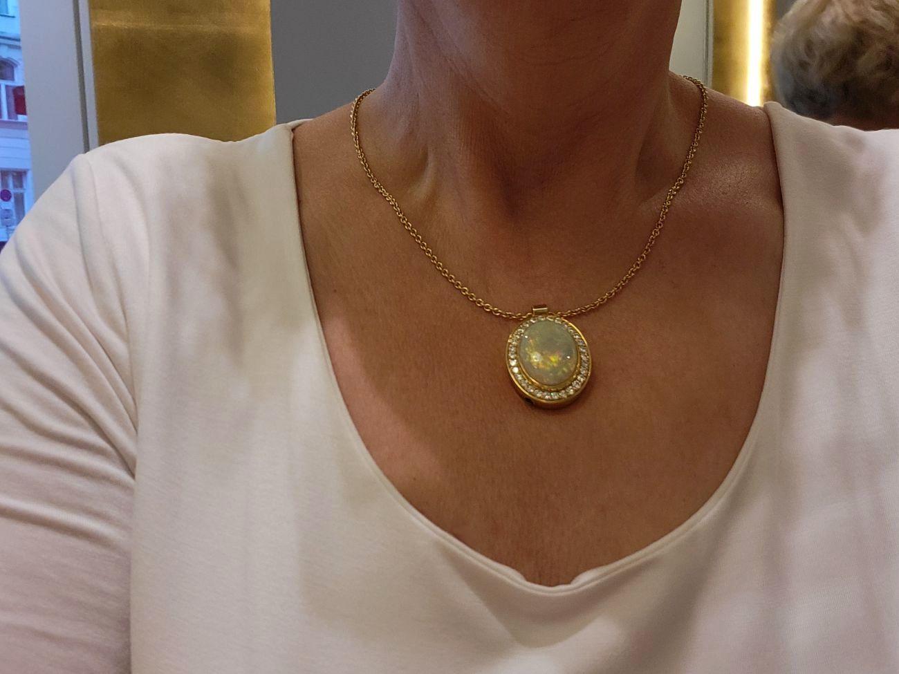 Rare 13 Carats Opal Diamonds ca. 1.5 Carats South Sea Harlekin Pearl Collier For Sale 6