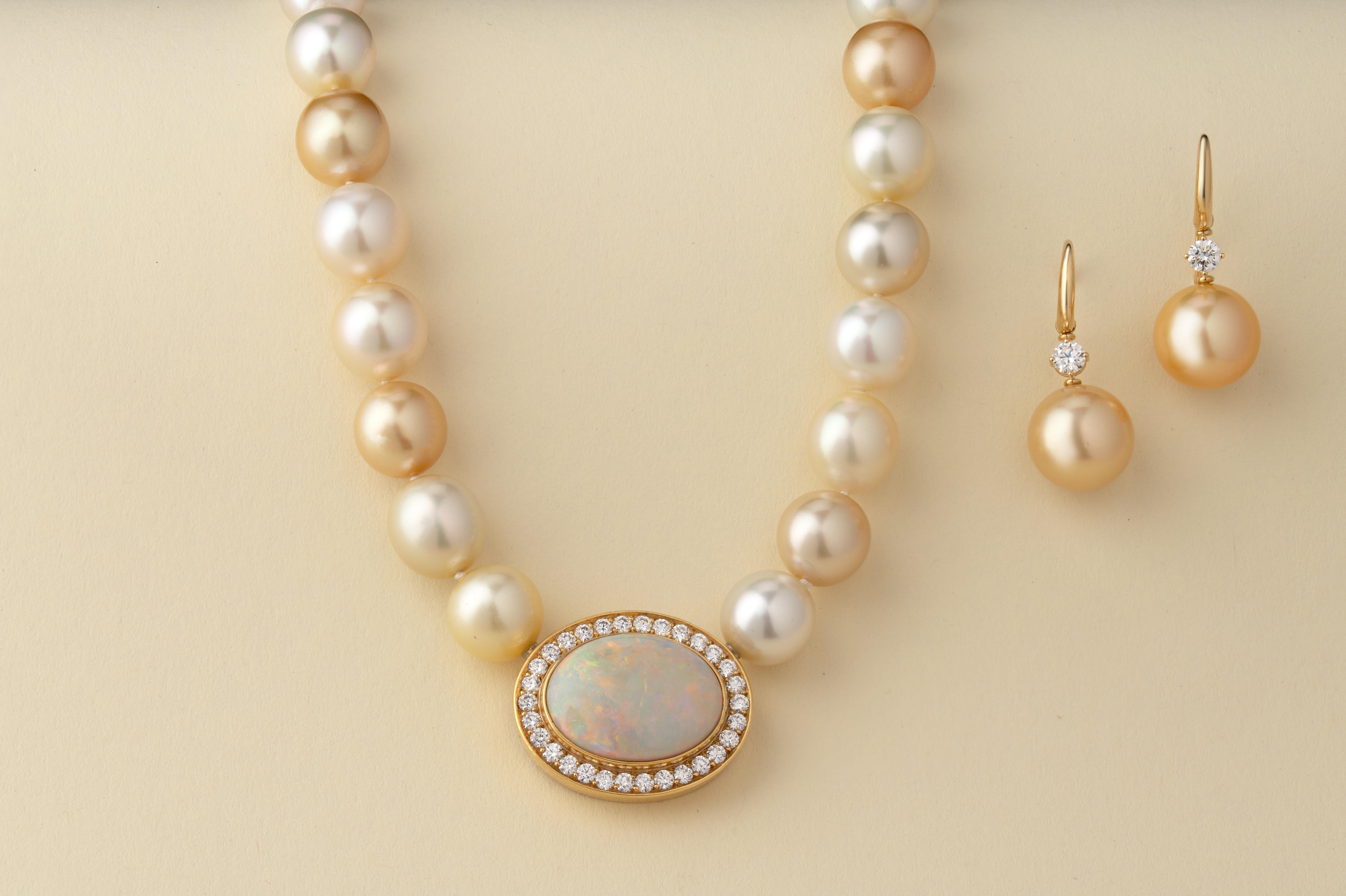 Rare 13 Carats Opal Diamonds ca. 1.5 Carats South Sea Harlekin Pearl Collier For Sale 13