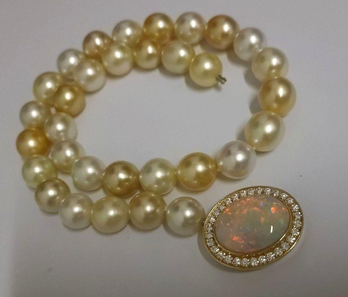 Rare 13 Carats Opal Diamonds ca. 1.5 Carats South Sea Harlekin Pearl Collier For Sale 1