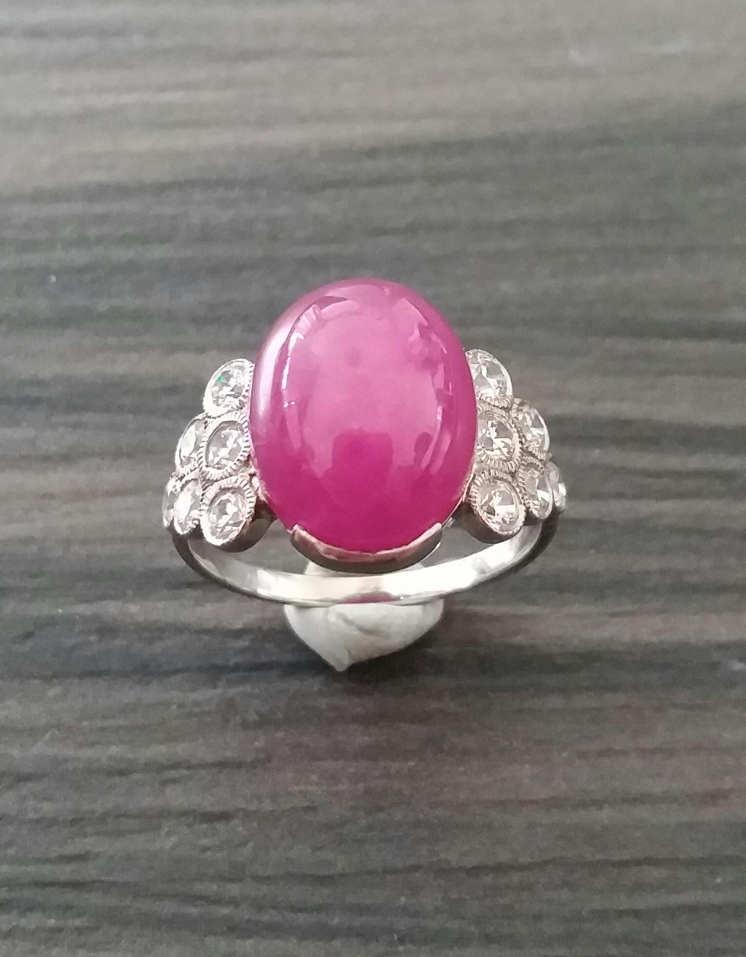 Contemporary 13 Carats Ruby Oval Cabochon 14kt Gold 12 Full Cut Round Diamonds Cocktail Ring For Sale