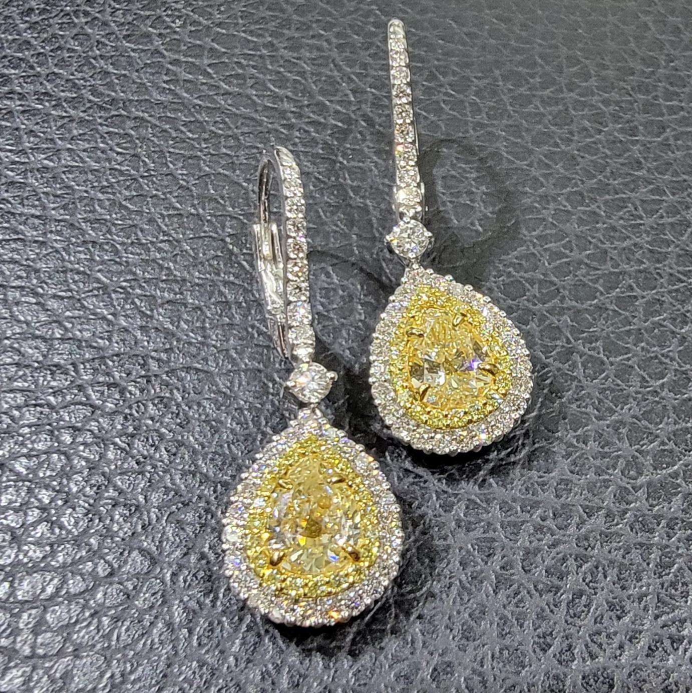 Pear Cut 1.3 Carats yellow diamonds pear cut earrings For Sale