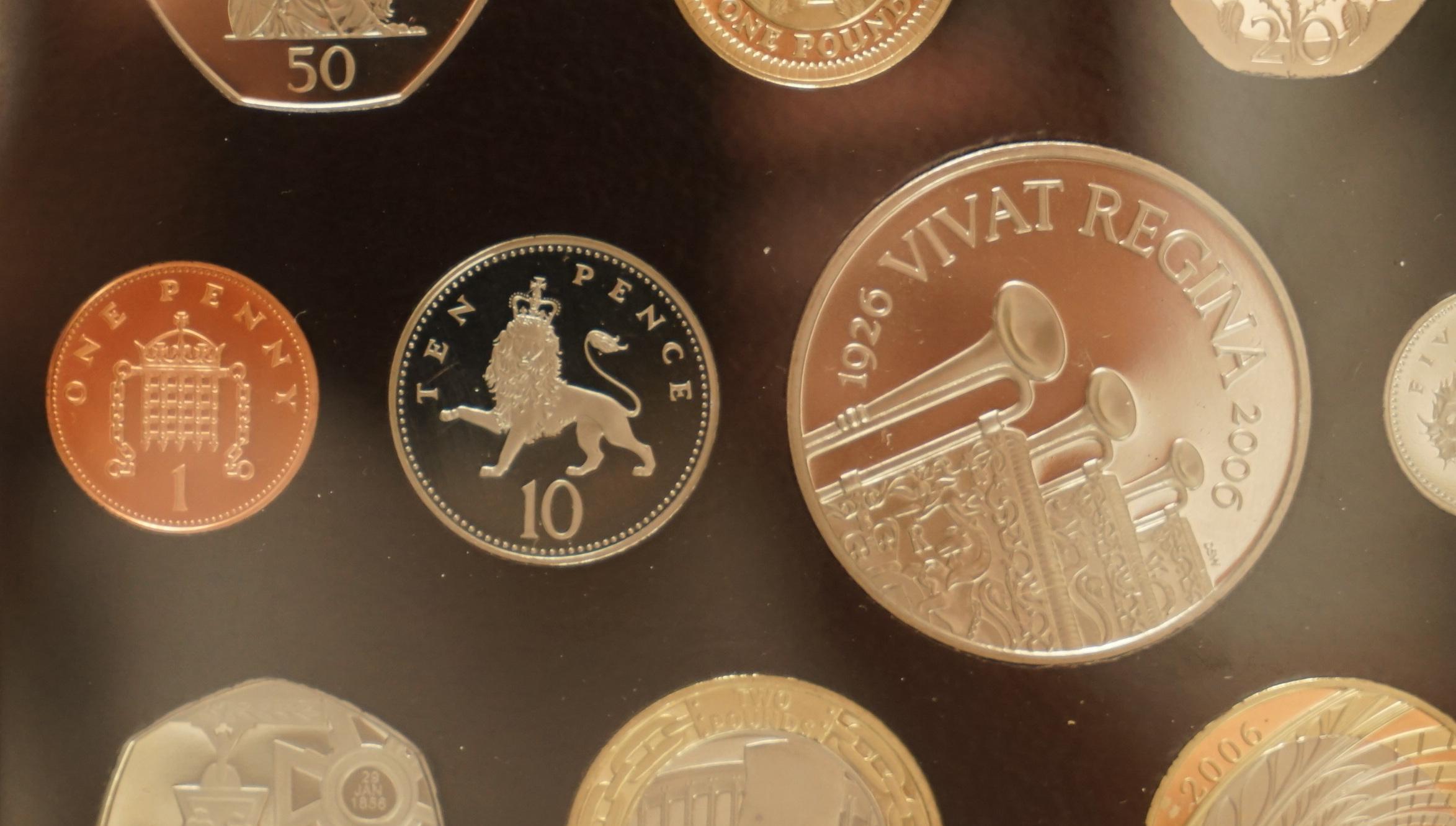 13 Coin Royal Mint 1926, 2006 Queen Elizabeth Proof Set with £5 Vivat Regina 6