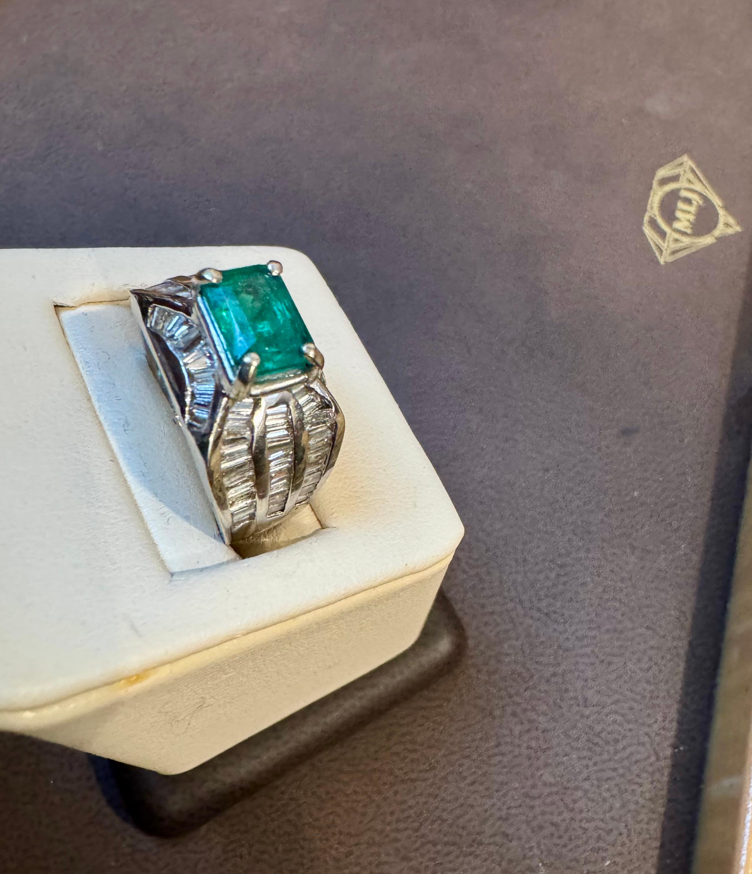 1.3 Karat kolumbianischer Smaragd im Smaragdschliff Smaragd & 1 Karat Diamant 14 Kt Weißgold Ring Größe 7 im Angebot 7