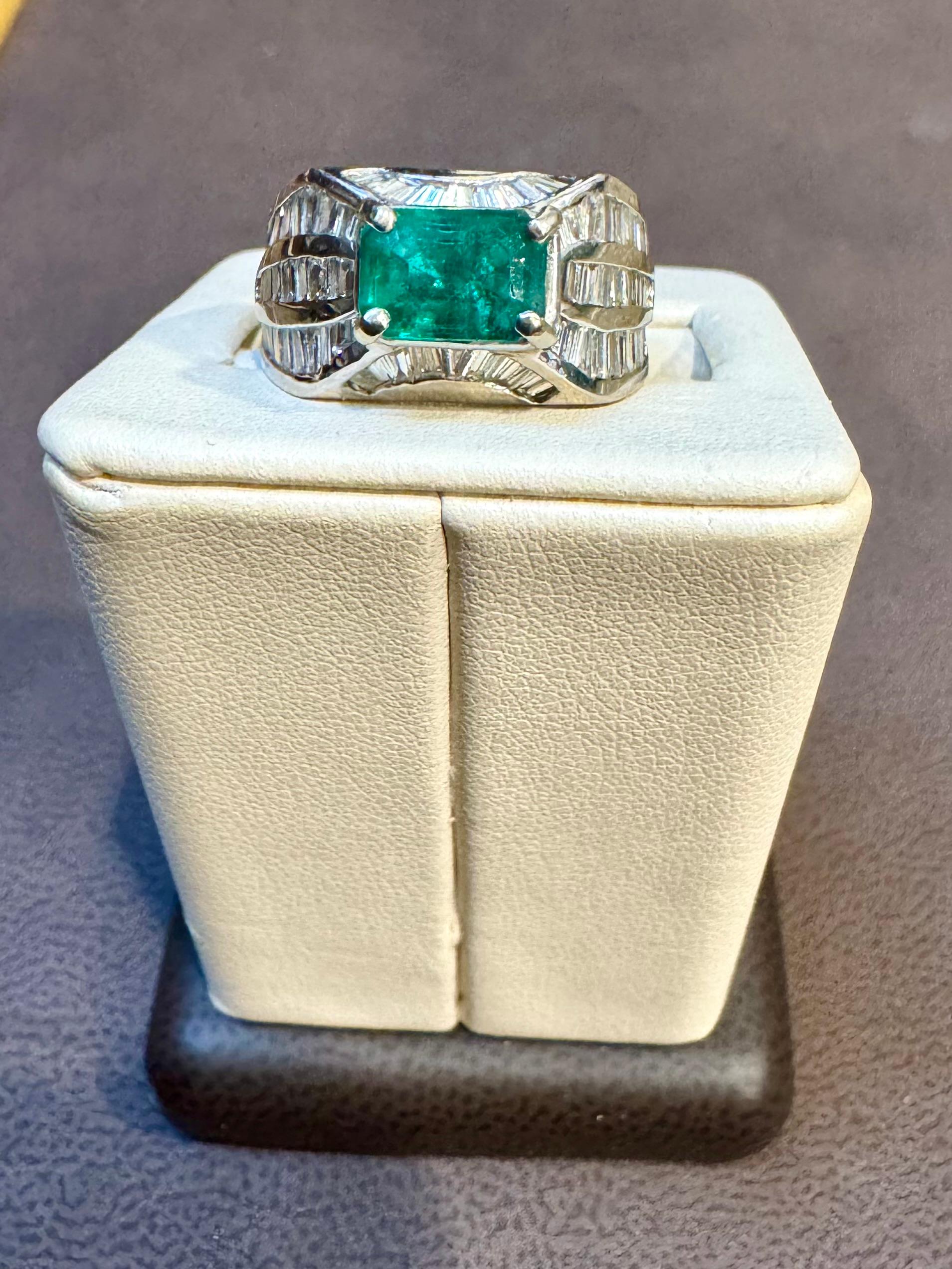 1.3 Karat kolumbianischer Smaragd im Smaragdschliff Smaragd & 1 Karat Diamant 14 Kt Weißgold Ring Größe 7 im Zustand „Hervorragend“ im Angebot in New York, NY