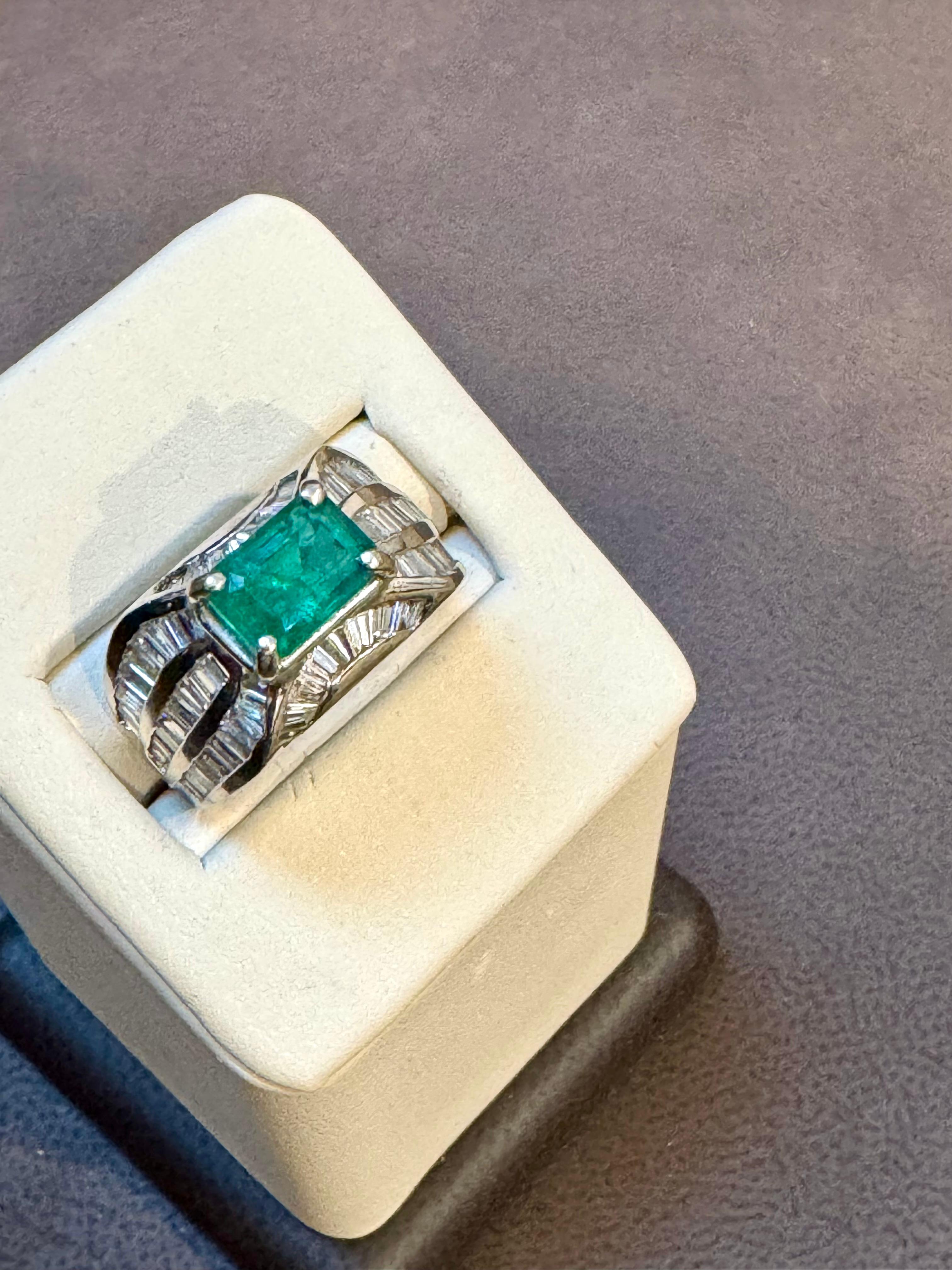 1.3 Karat kolumbianischer Smaragd im Smaragdschliff Smaragd & 1 Karat Diamant 14 Kt Weißgold Ring Größe 7 im Angebot 3