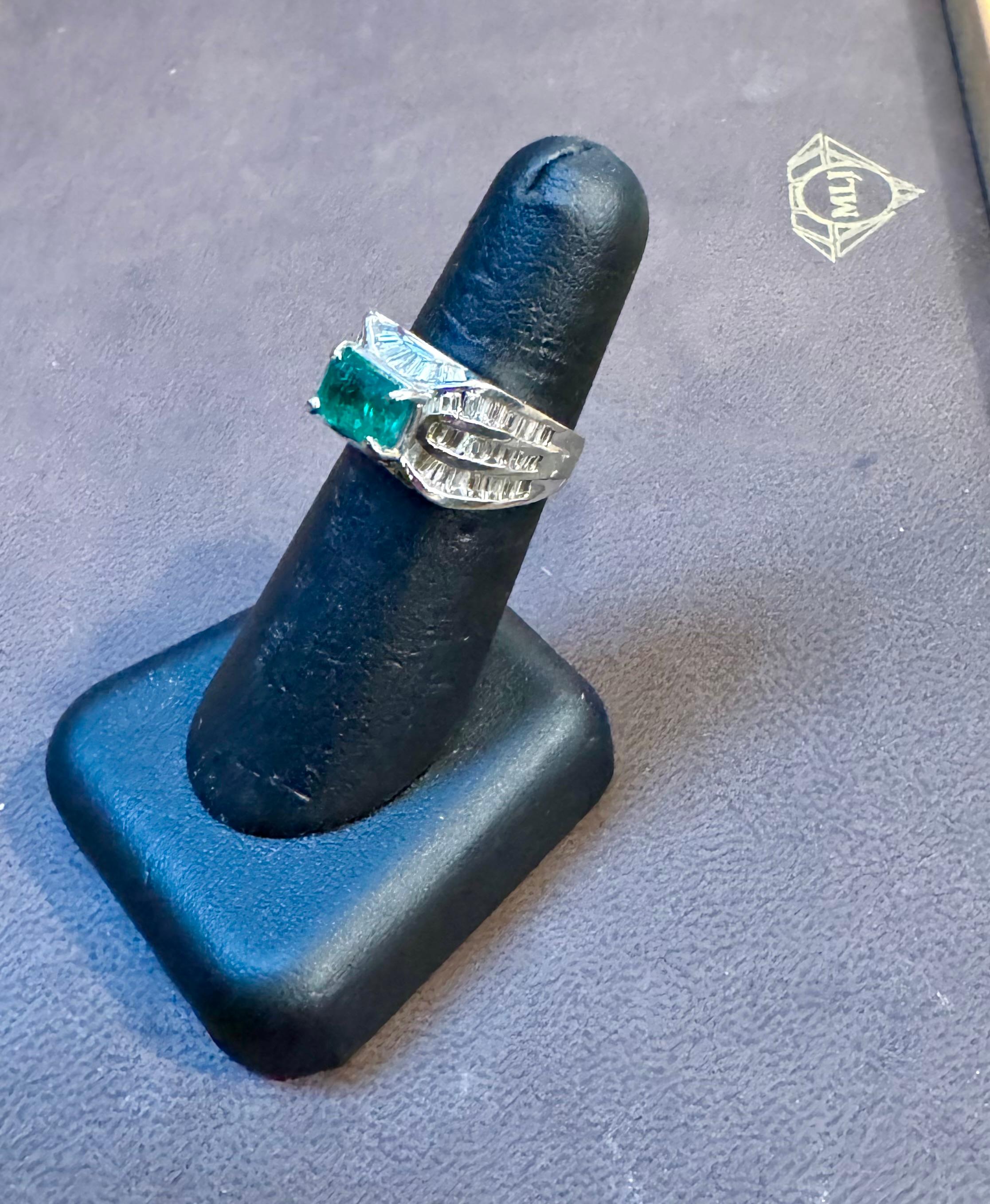 1.3 Karat kolumbianischer Smaragd im Smaragdschliff Smaragd & 1 Karat Diamant 14 Kt Weißgold Ring Größe 7 im Angebot 5