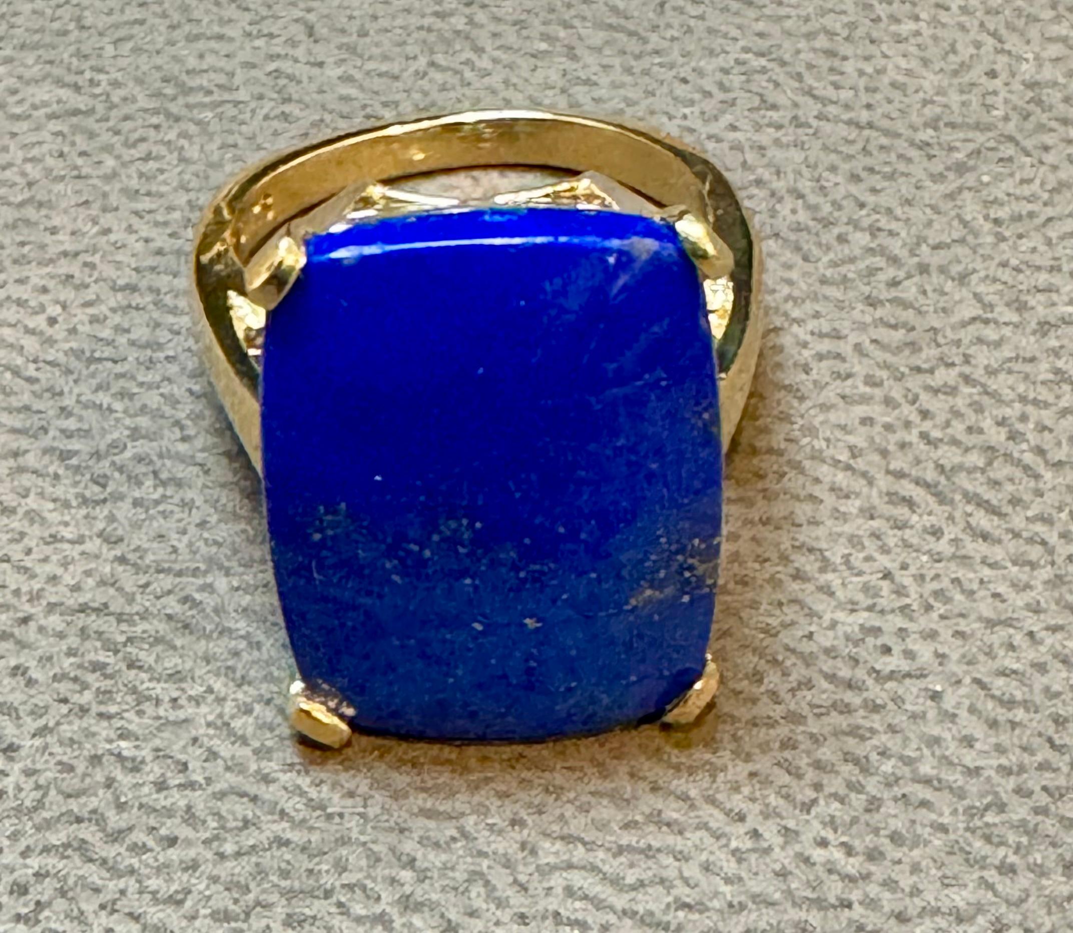 13 Ct Emerald cut Natural Lapis Lazuli Ring in 14 Kt Yellow Gold, Estate Size 8 For Sale 2