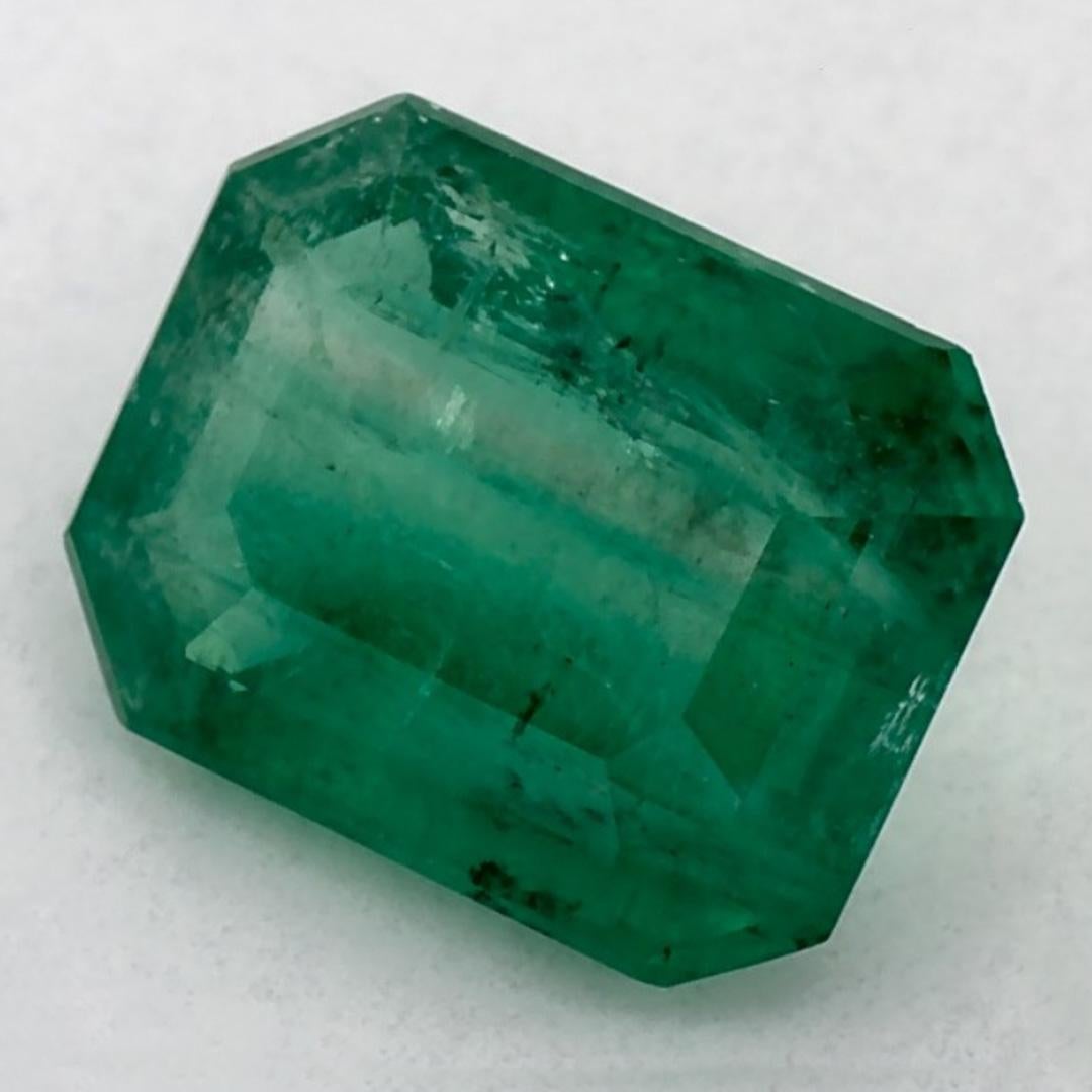 Con un vibrante tono verde, la piedra de nacimiento de mayo es un símbolo del renovado crecimiento primaveral. 

Explora la vibrante colección de esmeraldas, rubíes y zafiros de nuestra tienda, disponibles como gemas sueltas y combinadas con nuestra