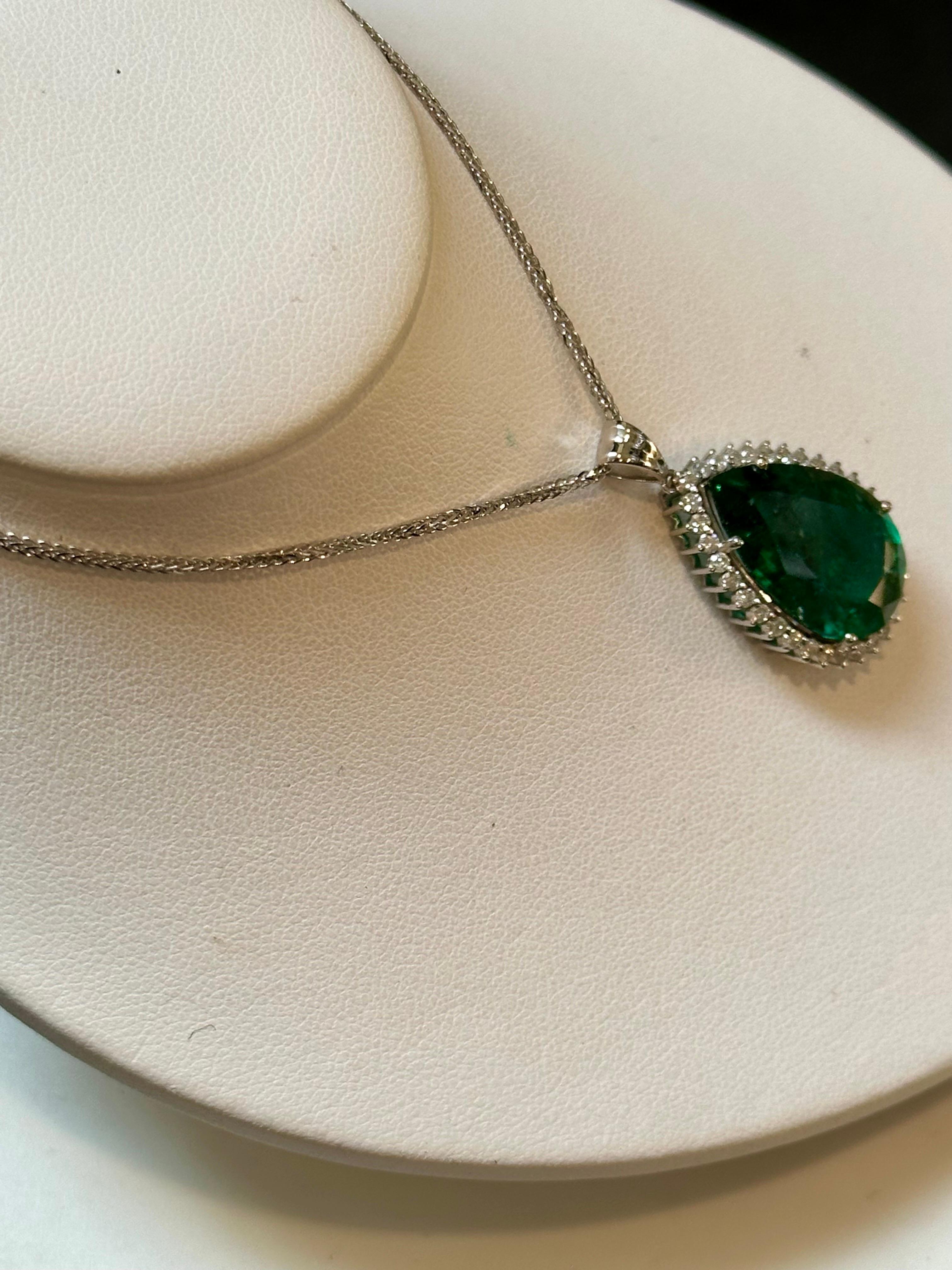 13 Ct Pear Cut Emerald & 1 Ct Diamond Halo Pendent/Necklace 14 KW Gold Chain 6