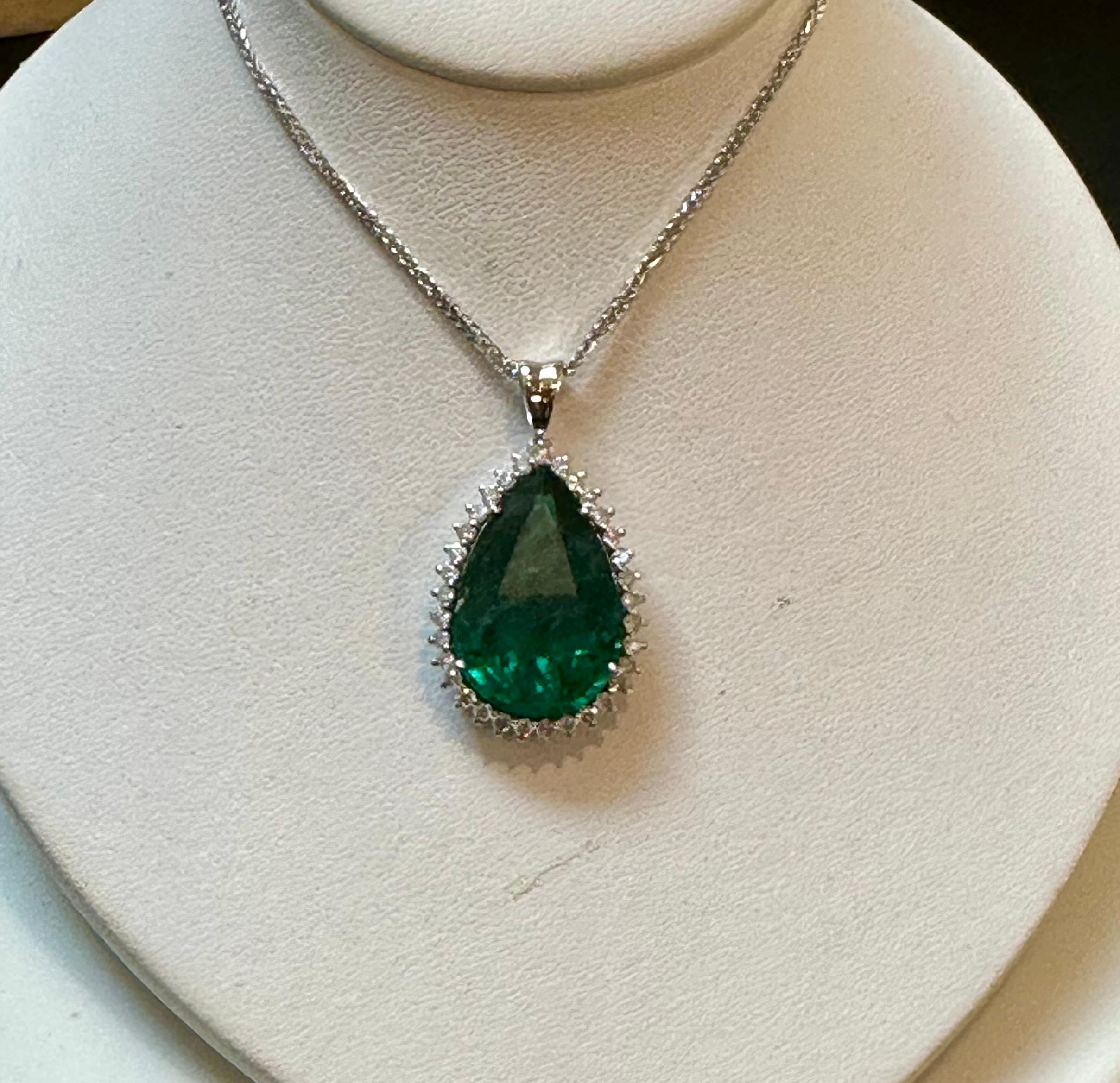 13 Ct Pear Cut Emerald & 1 Ct Diamond Halo Pendent/Necklace 14 KW Gold Chain 7