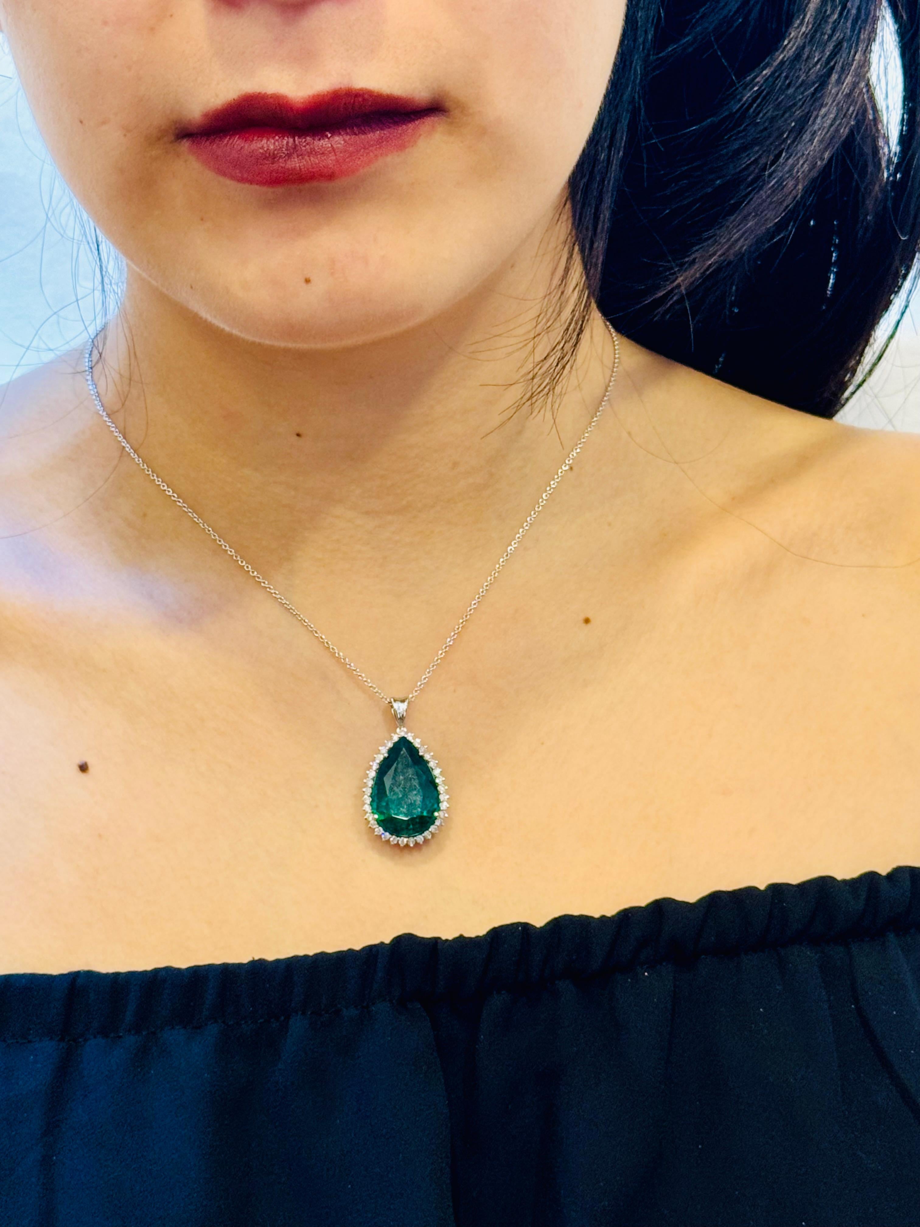 13 Ct Pear Cut Emerald & 1 Ct Diamond Halo Pendent/Necklace 14 KW Gold Chain 9