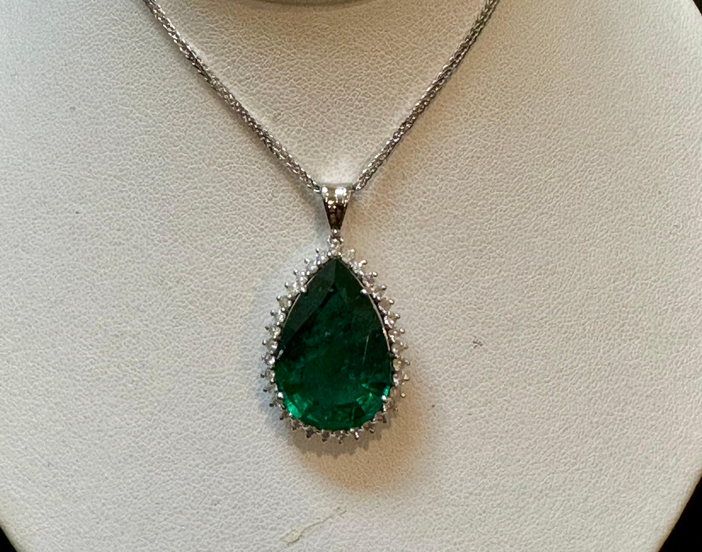 Women's 13 Ct Pear Cut Emerald & 1 Ct Diamond Halo Pendent/Necklace 14 KW Gold Chain