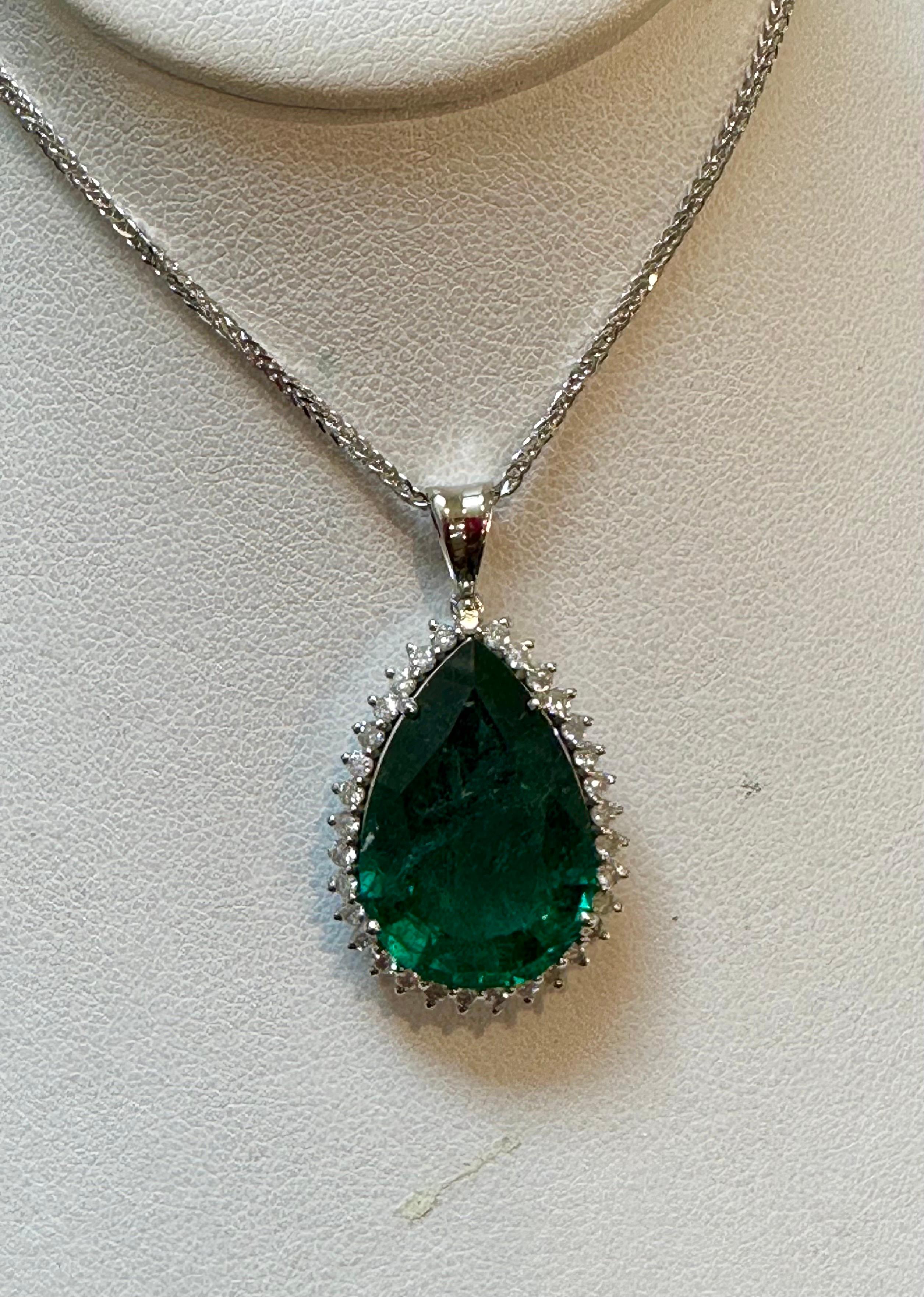 13 Ct Pear Cut Emerald & 1 Ct Diamond Halo Pendent/Necklace 14 KW Gold Chain 2
