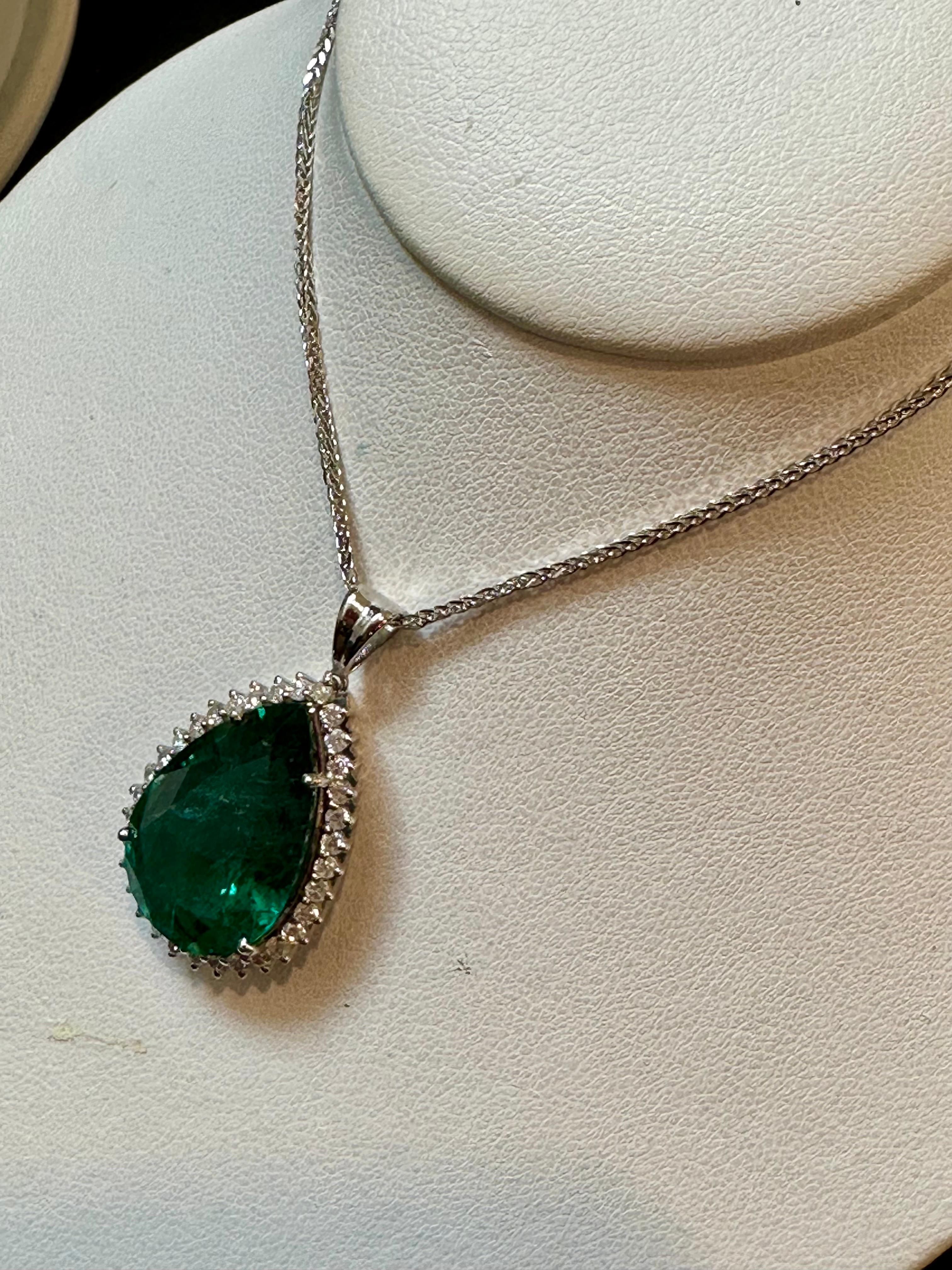13 Ct Pear Cut Emerald & 1 Ct Diamond Halo Pendent/Necklace 14 KW Gold Chain 4