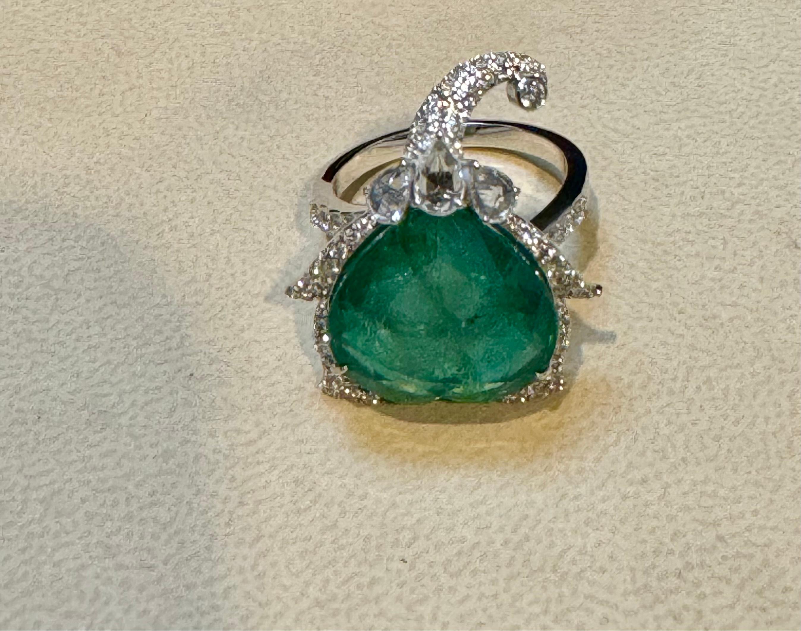 13 Ct  Zambian Heart Cut Emerald & 1.5 Ct Diamond Ring, 18 Kt Gold Size 8.5 In Excellent Condition For Sale In New York, NY