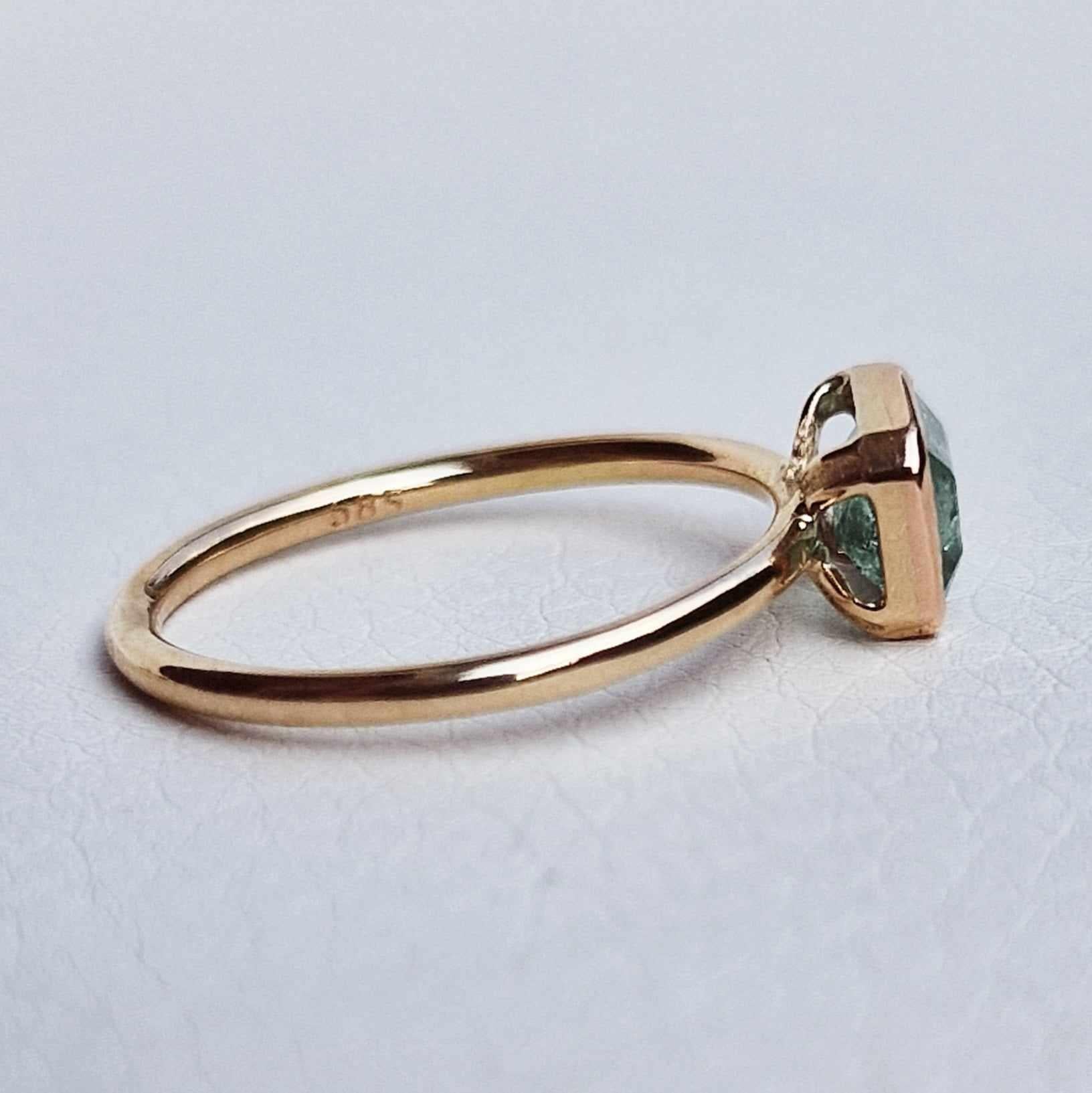 1,43 Karat Muzo natürlicher Smaragd 14 ct. Pfirsich Gold Ring (Smaragdschliff) im Angebot