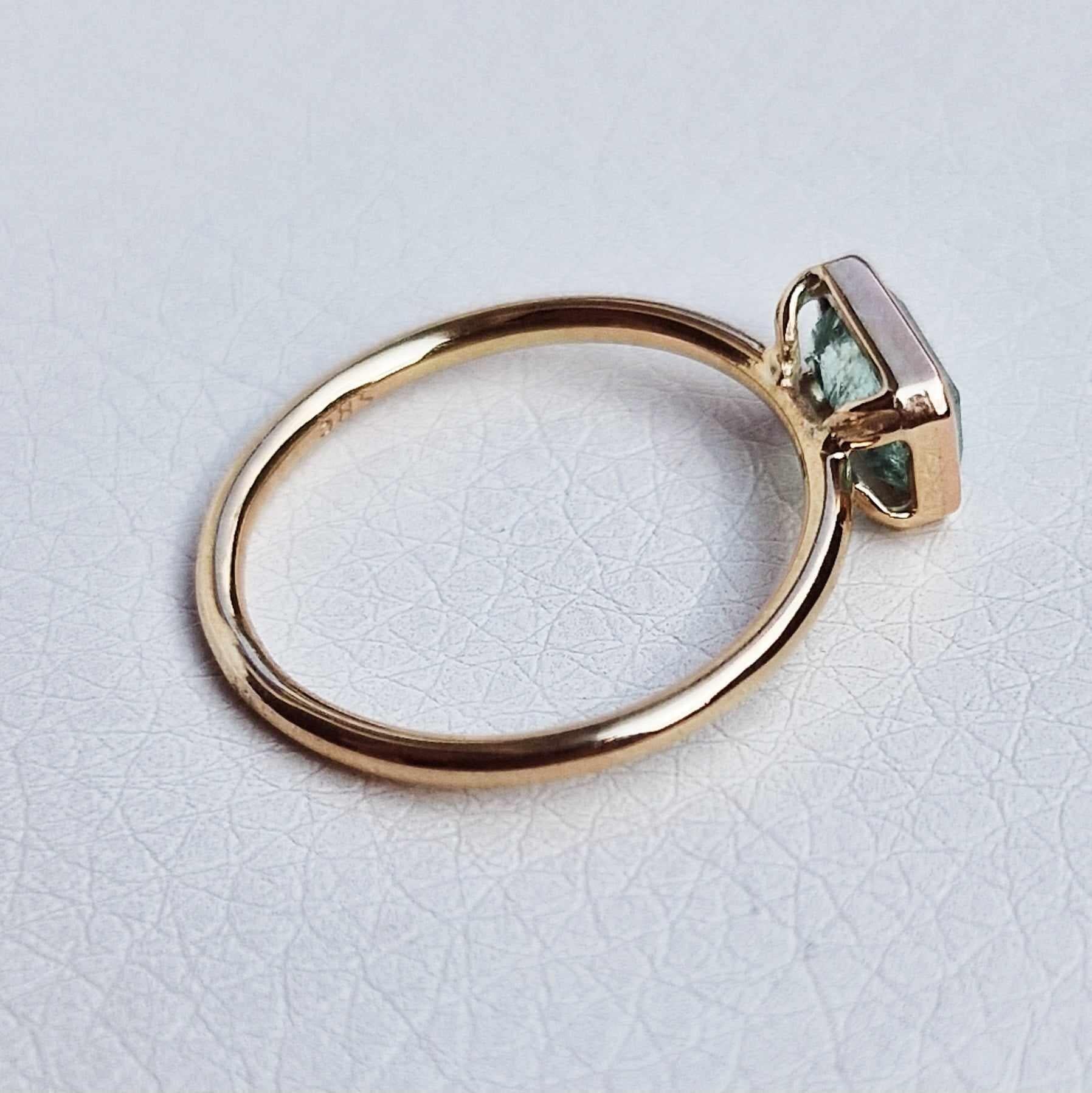 Contemporary 1.3 Cts Muzo Natural Emerald 14 ct. Peach Gold Ring For Sale