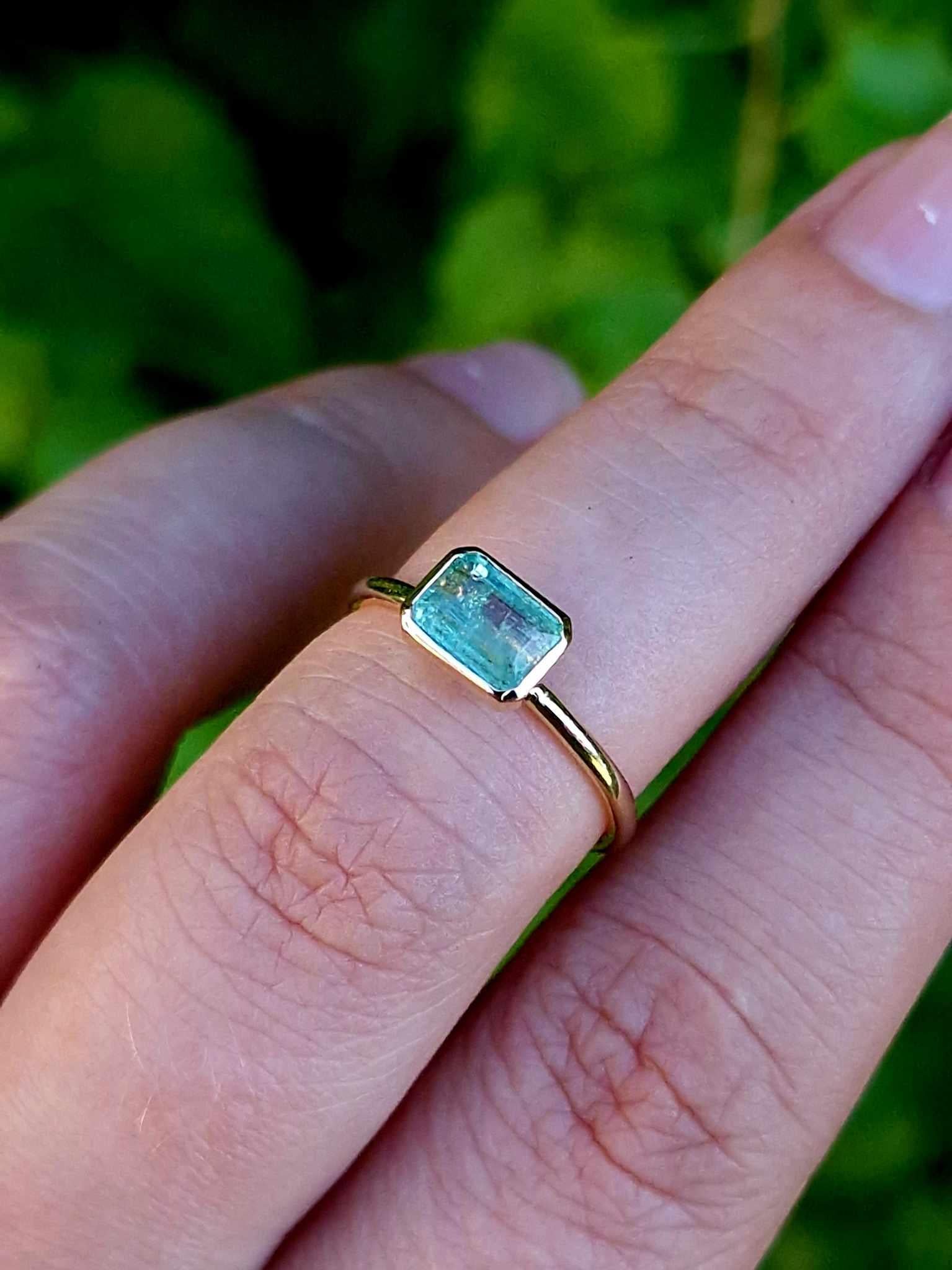 1,43 Karat Muzo natürlicher Smaragd 14 ct. Pfirsich Gold Ring für Damen oder Herren im Angebot