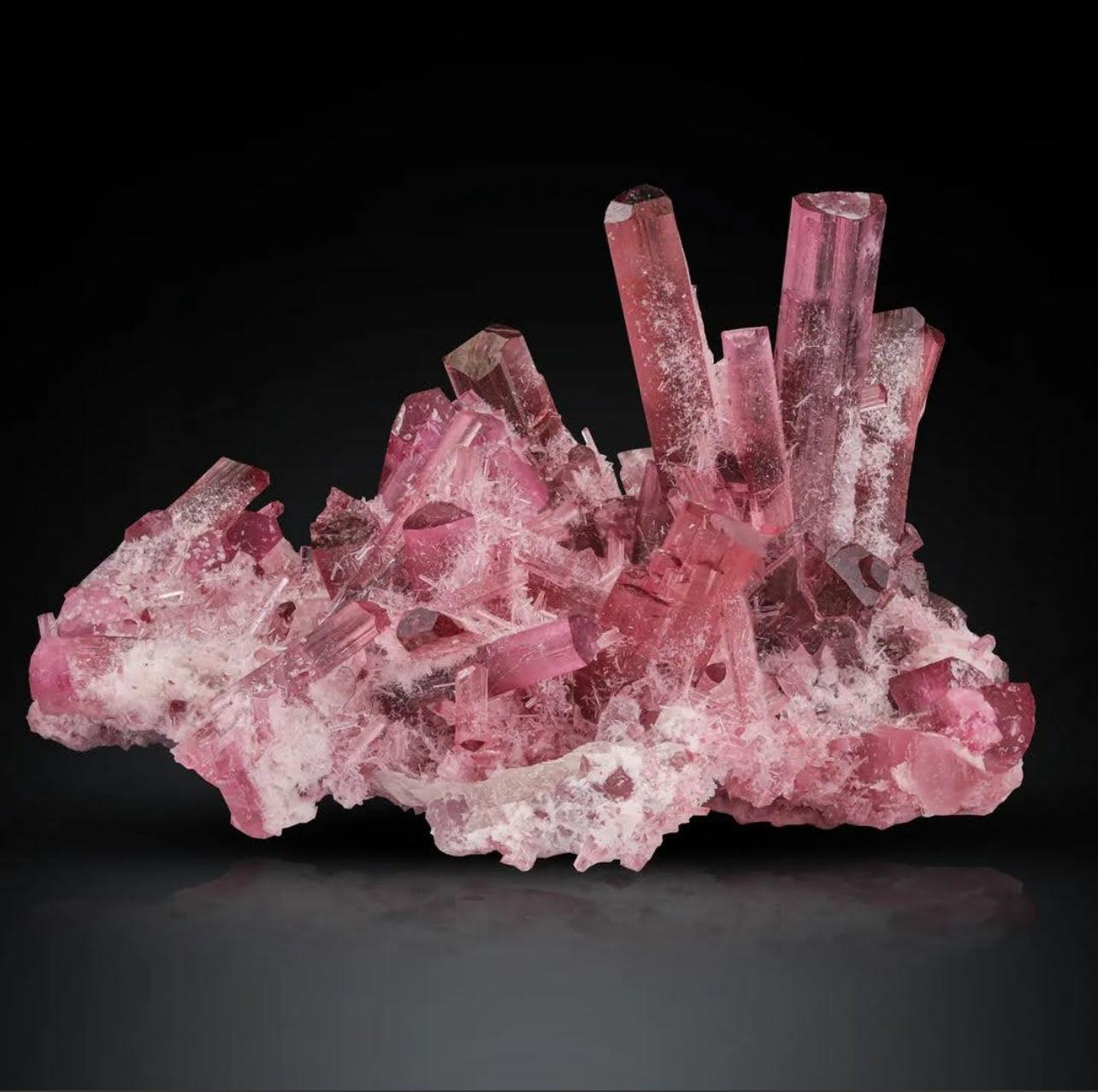 XXIe siècle et contemporain Cluster de cristaux de tourmaline rose rubis de 13 grammes sur matrice d'Afghanistan en vente
