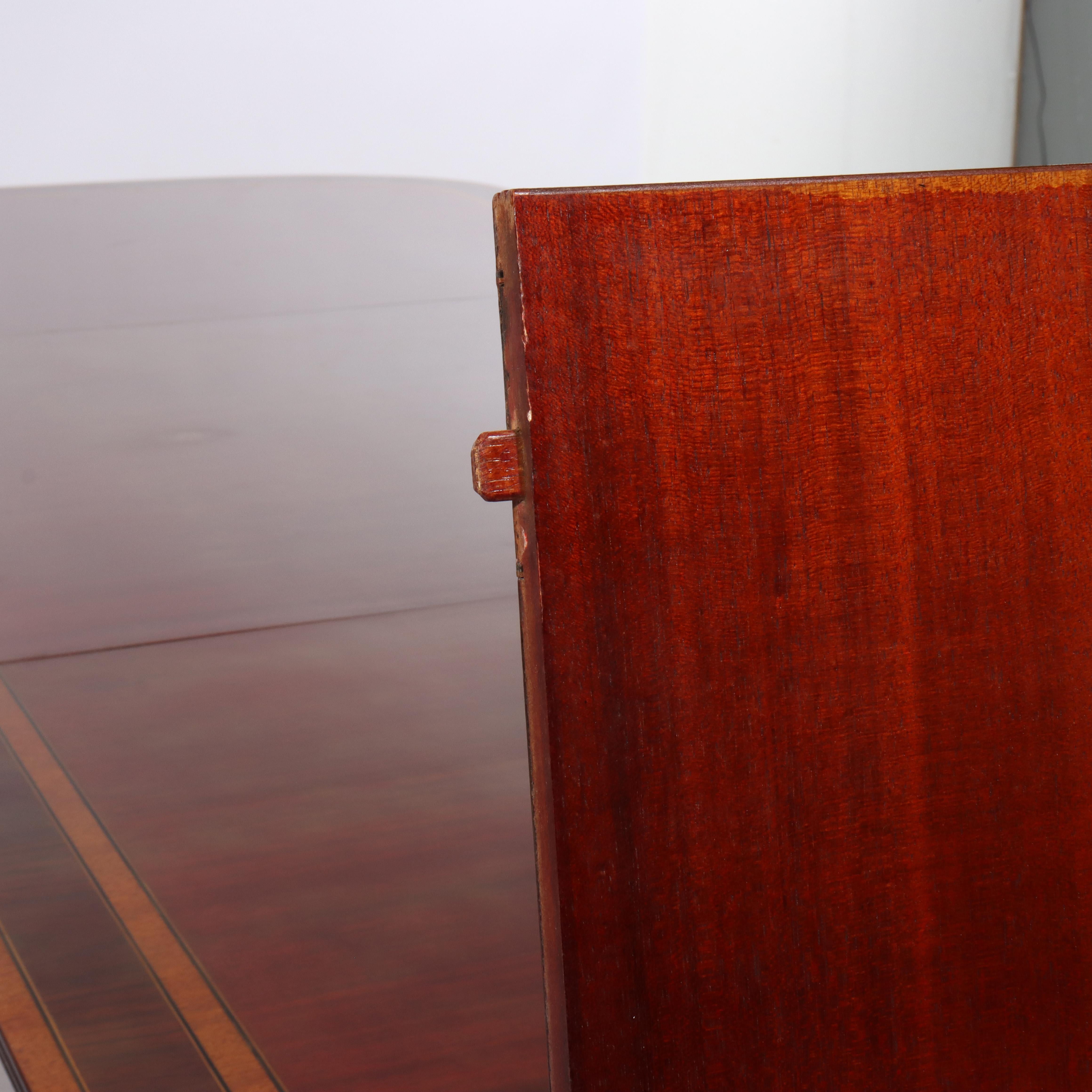 Table de conférence à trois pieds et à bandes croisées en acajou, 13', 20e siècle en vente 8