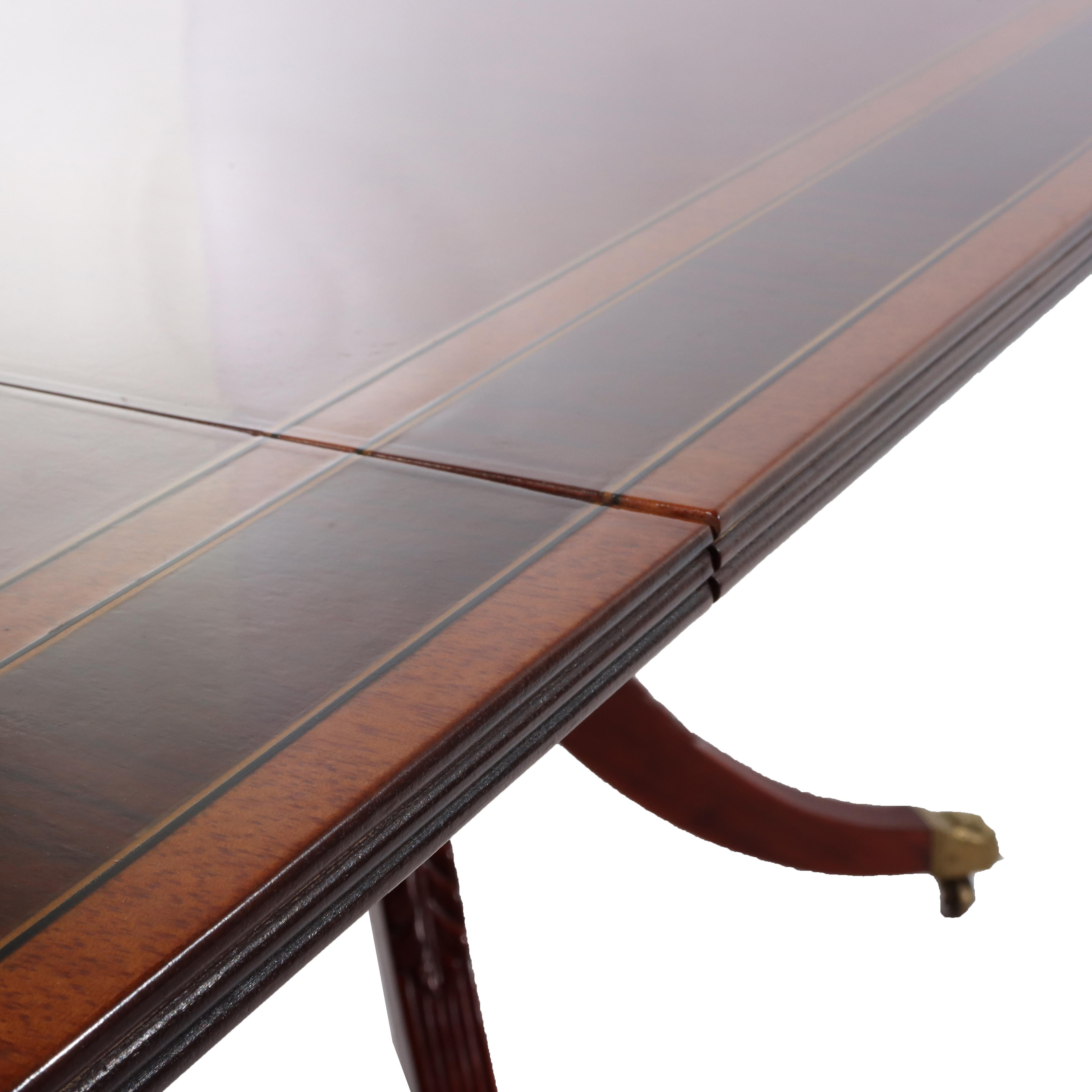 Table de conférence à trois pieds et à bandes croisées en acajou, 13', 20e siècle en vente 10