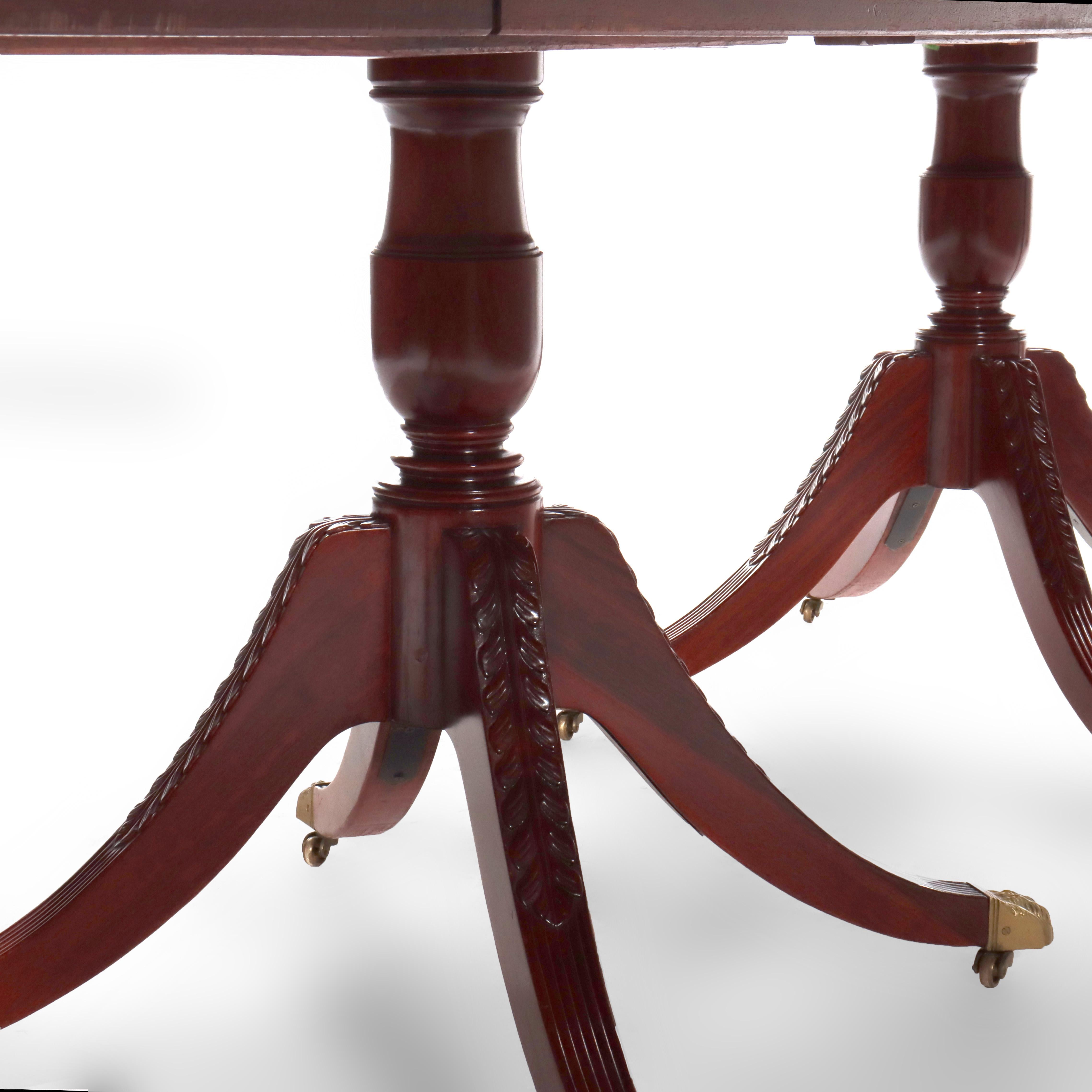 Table de conférence à trois pieds et à bandes croisées en acajou, 13', 20e siècle en vente 4