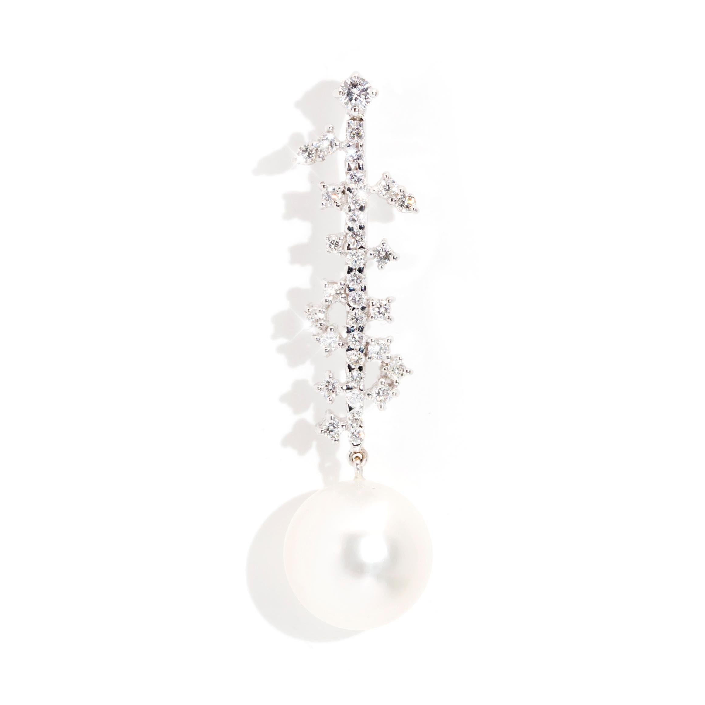 South Sea Pearl and White Diamond Pendant in 18 Carat White Gold In Good Condition In Hamilton, AU