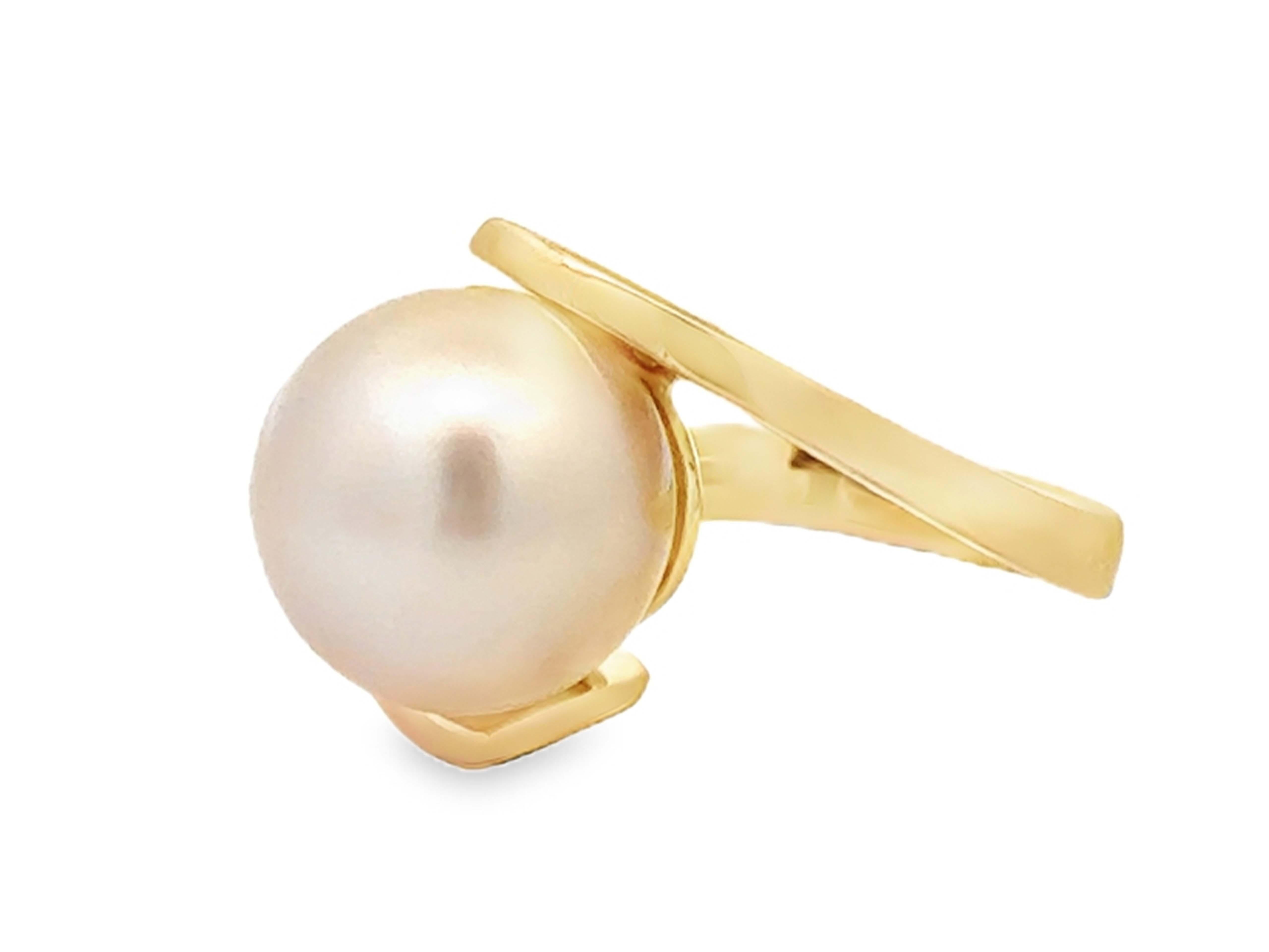 Round Cut 13 MM Gold Pearl Diamond Ring 18k Yellow Gold For Sale