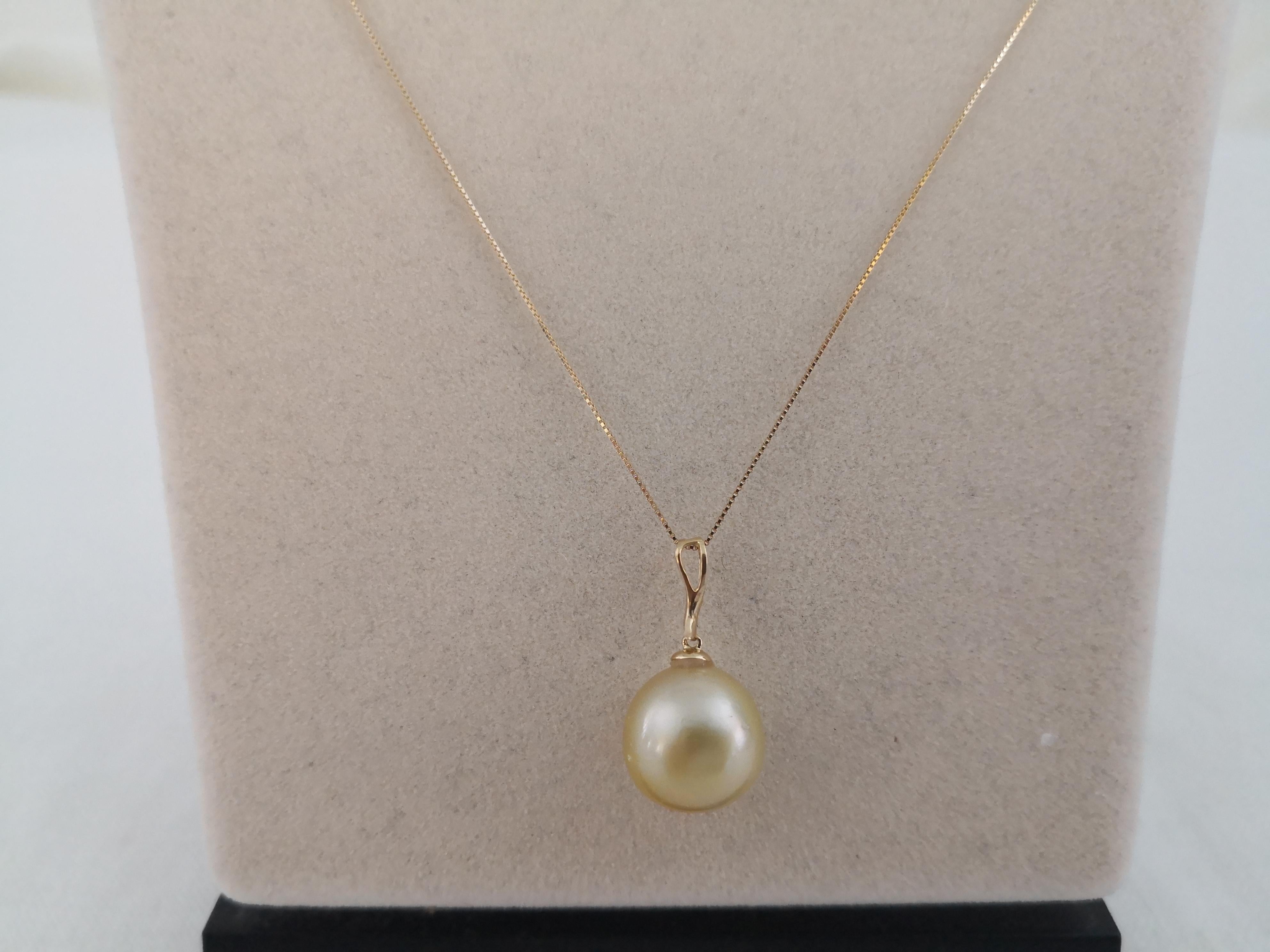 Natural Color South Sea Pearl Pendant

- Origin:  Indonesia ocean waters

- Produced by Pinctada Maxima Oyster

- 18  karat White Gold mounting 

- 45 cm long chain manufactured in 18 karats Yellow gold

- Total weight of 6.90  grams

- Size of