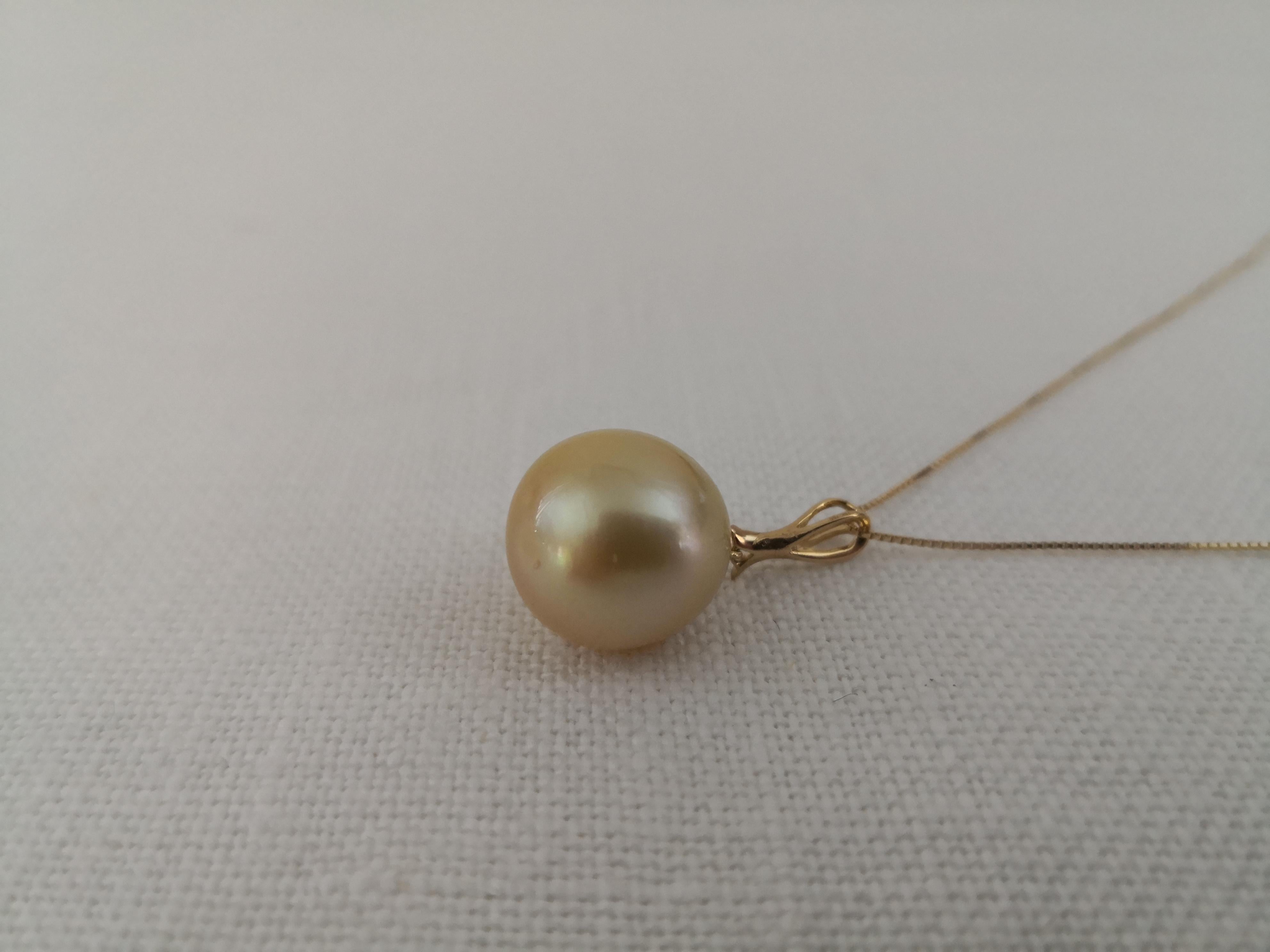 Contemporary Golden South Sea Pearl Round, 18 Karat Yellow Gold
