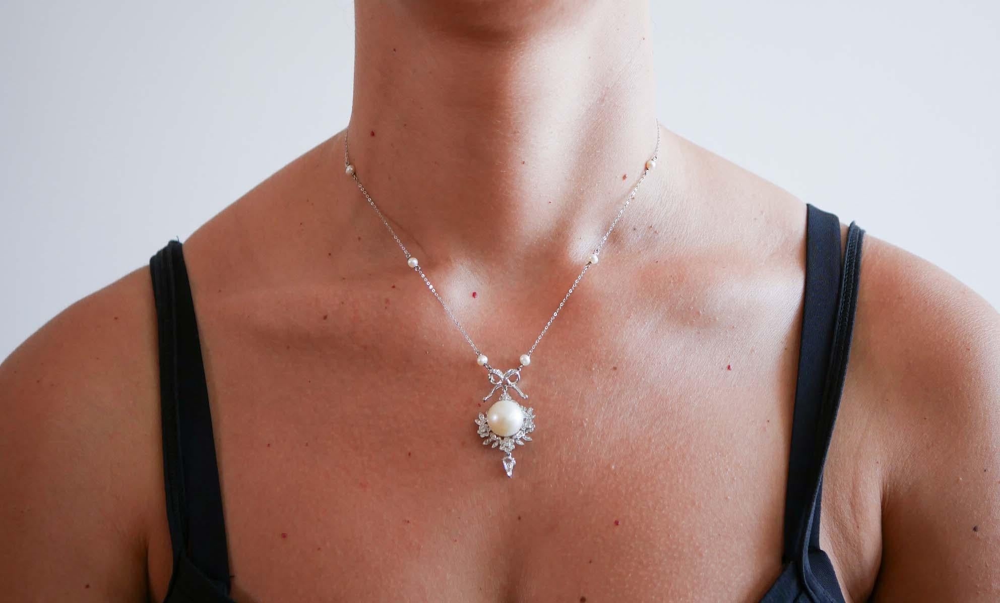 Collier de perles de 13 mm, diamants, perles, pendentifs en platine et or blanc. Bon état - En vente à Marcianise, Marcianise (CE)