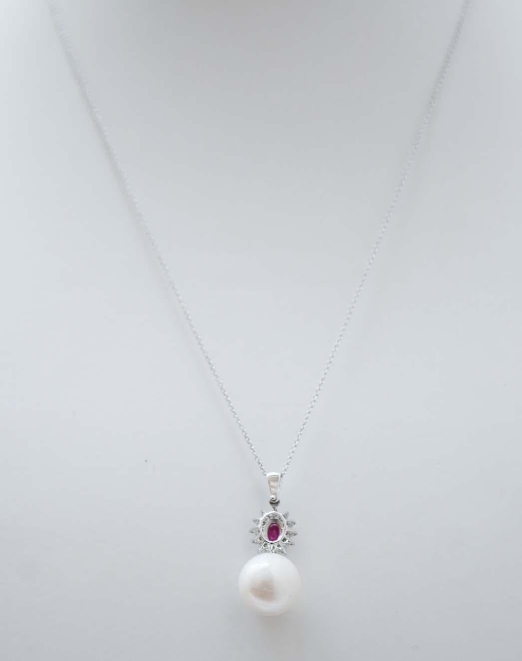 Collar Colgante 13 Mm Perla, Rubí, Diamantes, Oro Blanco 18 Kilates. Corte mixto