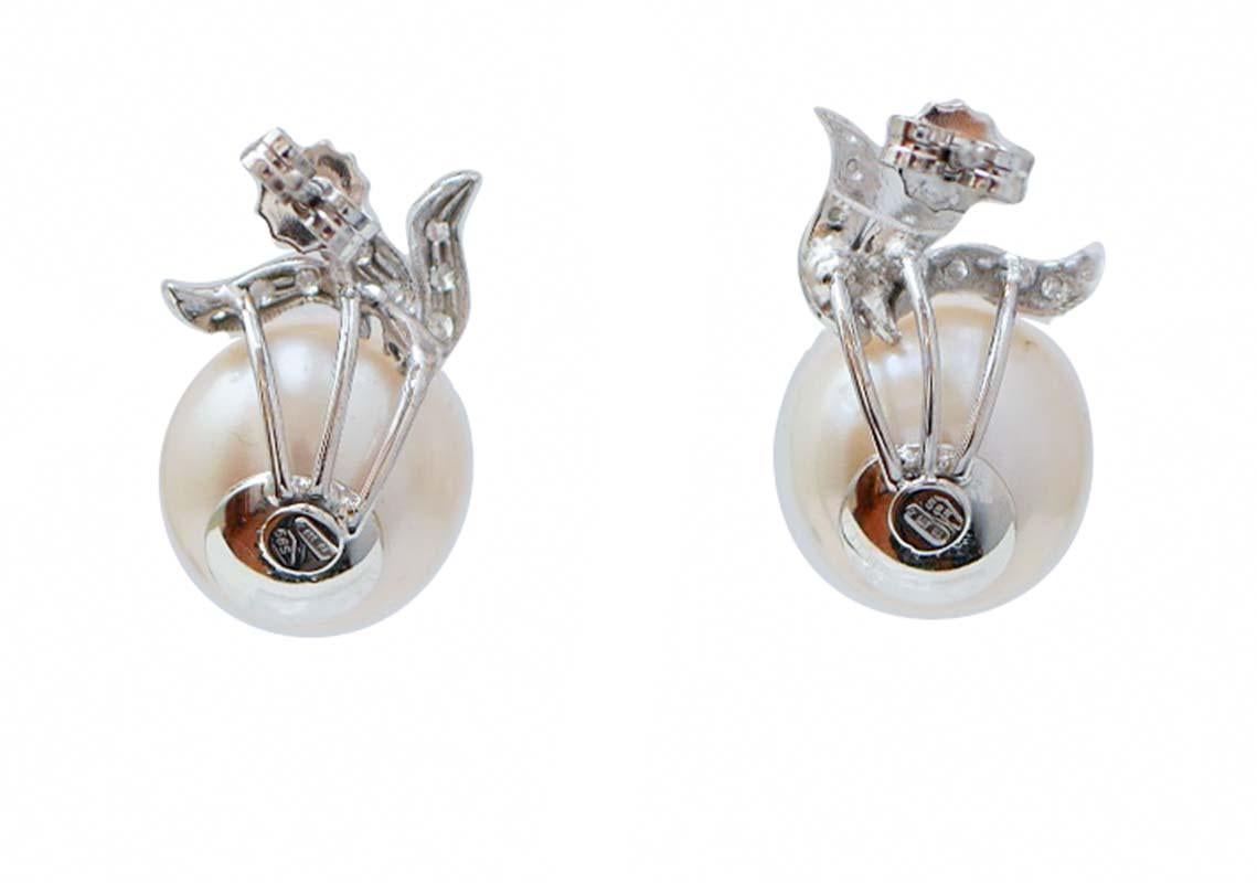 Rétro Orecchini con perle da 13 mm, diamanti e oro bianco da 14 carati. in vendita