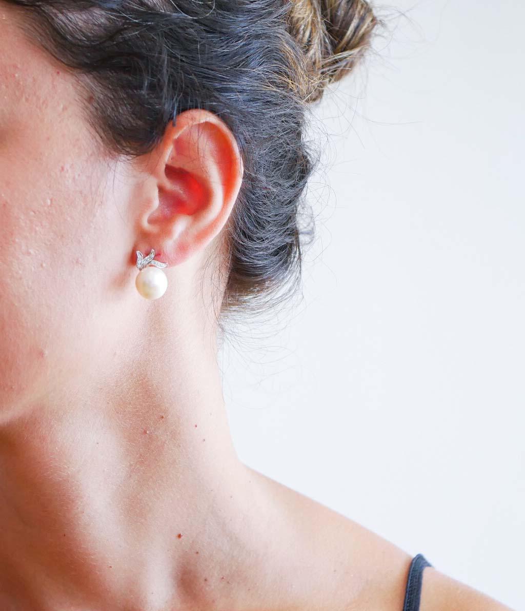 Taglio misto Orecchini con perle da 13 mm, diamanti e oro bianco da 14 carati. in vendita