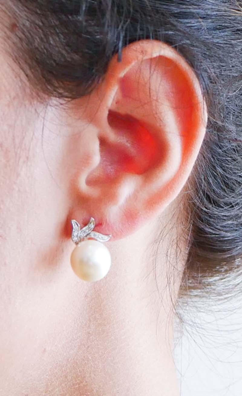 Orecchini con perle da 13 mm, diamanti e oro bianco da 14 carati. In condizioni buone in vendita a Marcianise, Marcianise (CE)