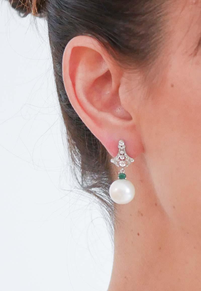 13 Mm Perle, diamanti, smeraldi,  Orecchini in oro bianco 14 carati. In condizioni Nuovo in vendita a Marcianise, Marcianise (CE)