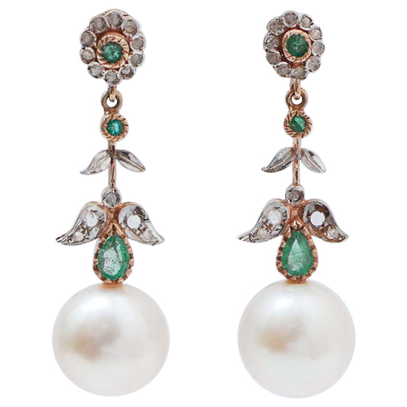 Orecchini da 13 mm con perle, smeraldi, diamanti, oro rosa e argento.