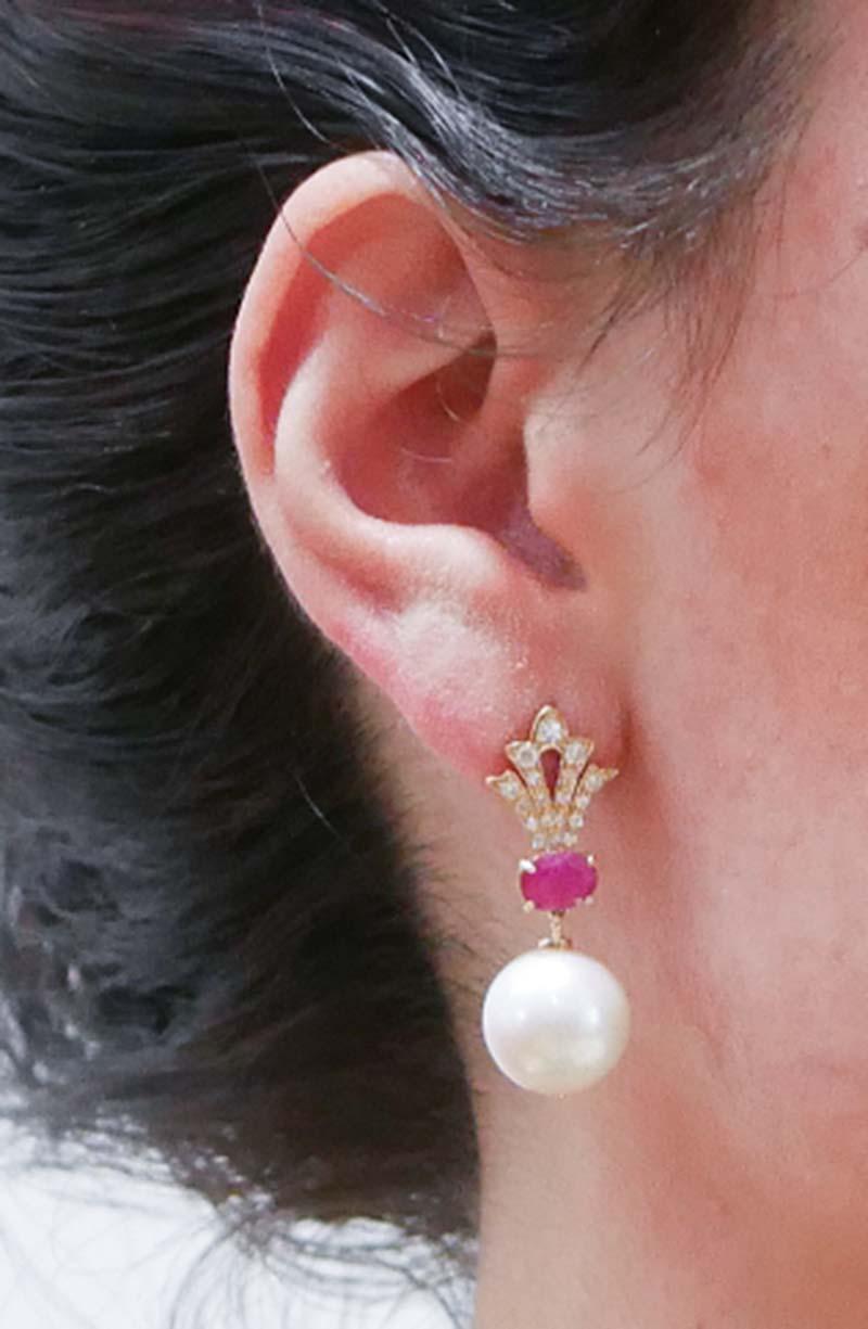 Pendientes de perlas de 13 mm, rubíes, diamantes y oro rosa de 14 quilates. en Bueno Estado en Marcianise, Marcianise (CE)