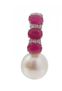 Boucles d'oreilles en or blanc 18 carats, perles, rubis, diamants et 13 m